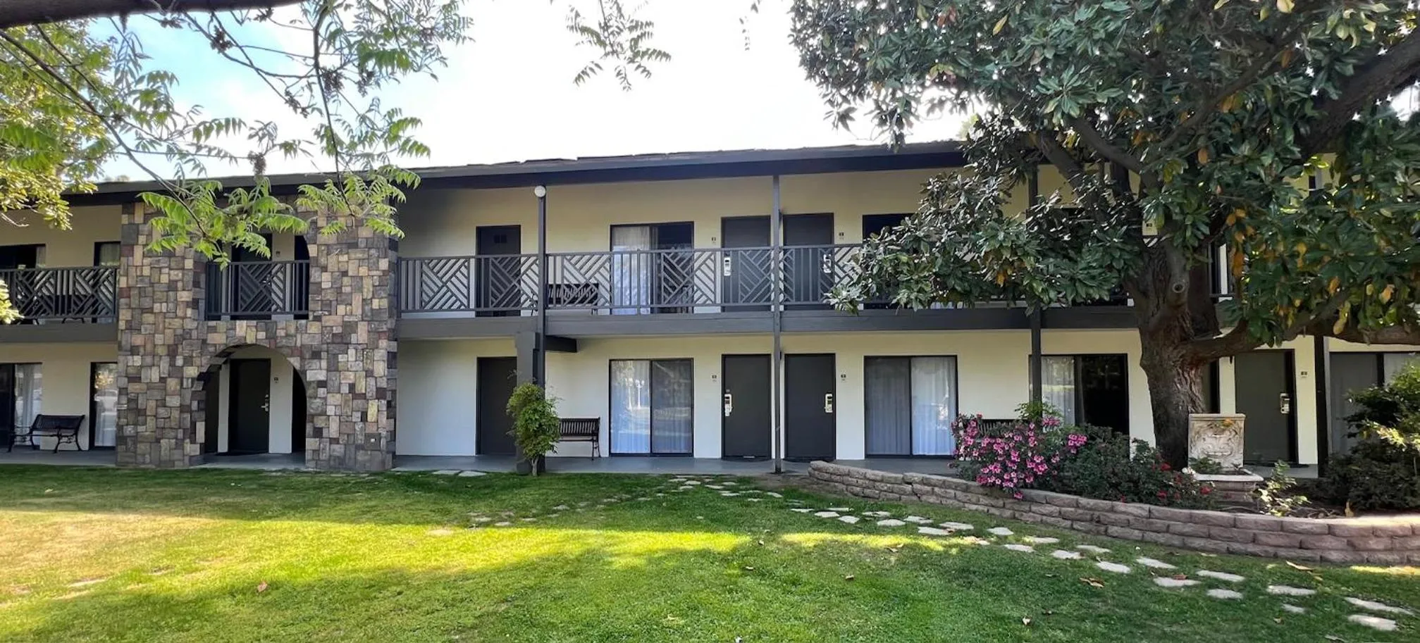 Property building in Lamp Liter Inn Visalia, an Ascend Collection Hotel