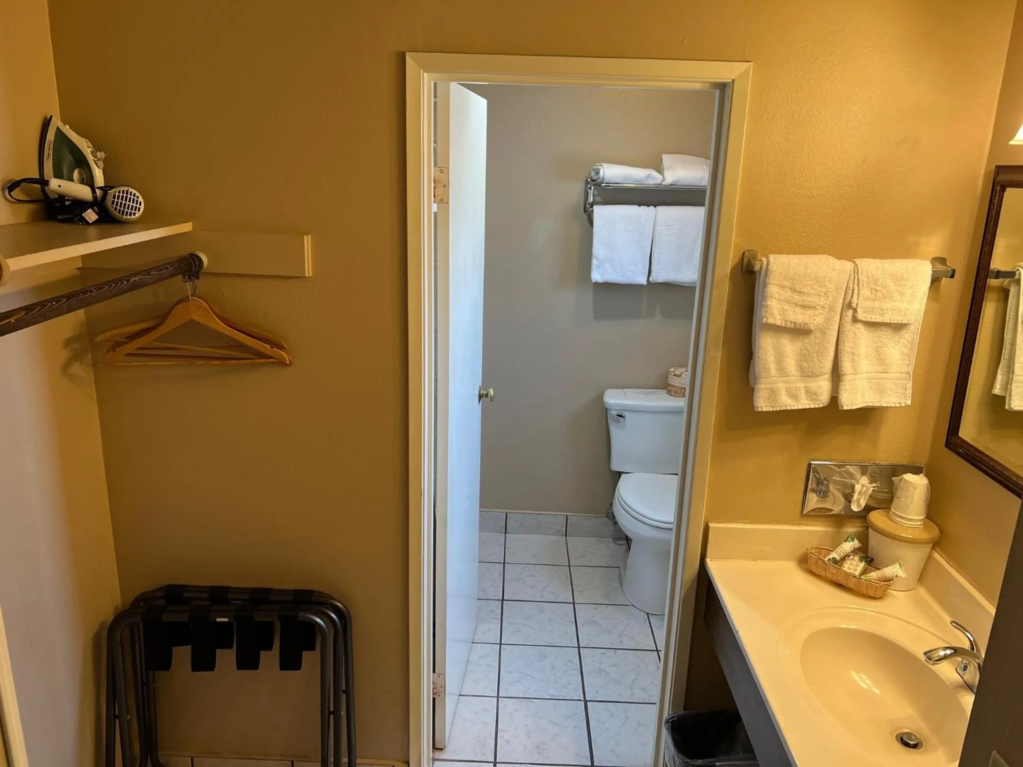 Bathroom in Lamp Liter Inn Visalia, an Ascend Collection Hotel