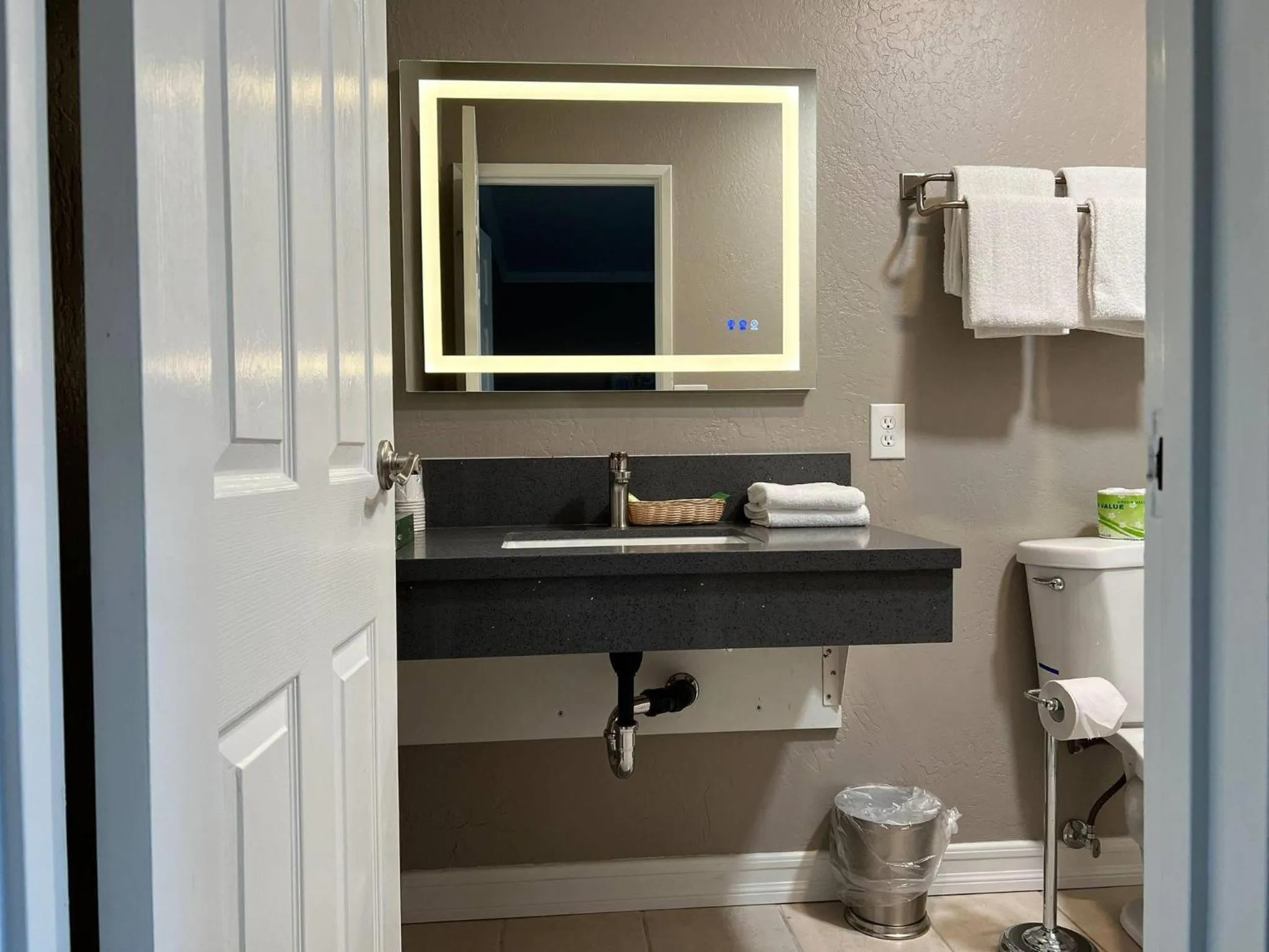 Bedroom in Lamp Liter Inn Visalia, an Ascend Collection Hotel