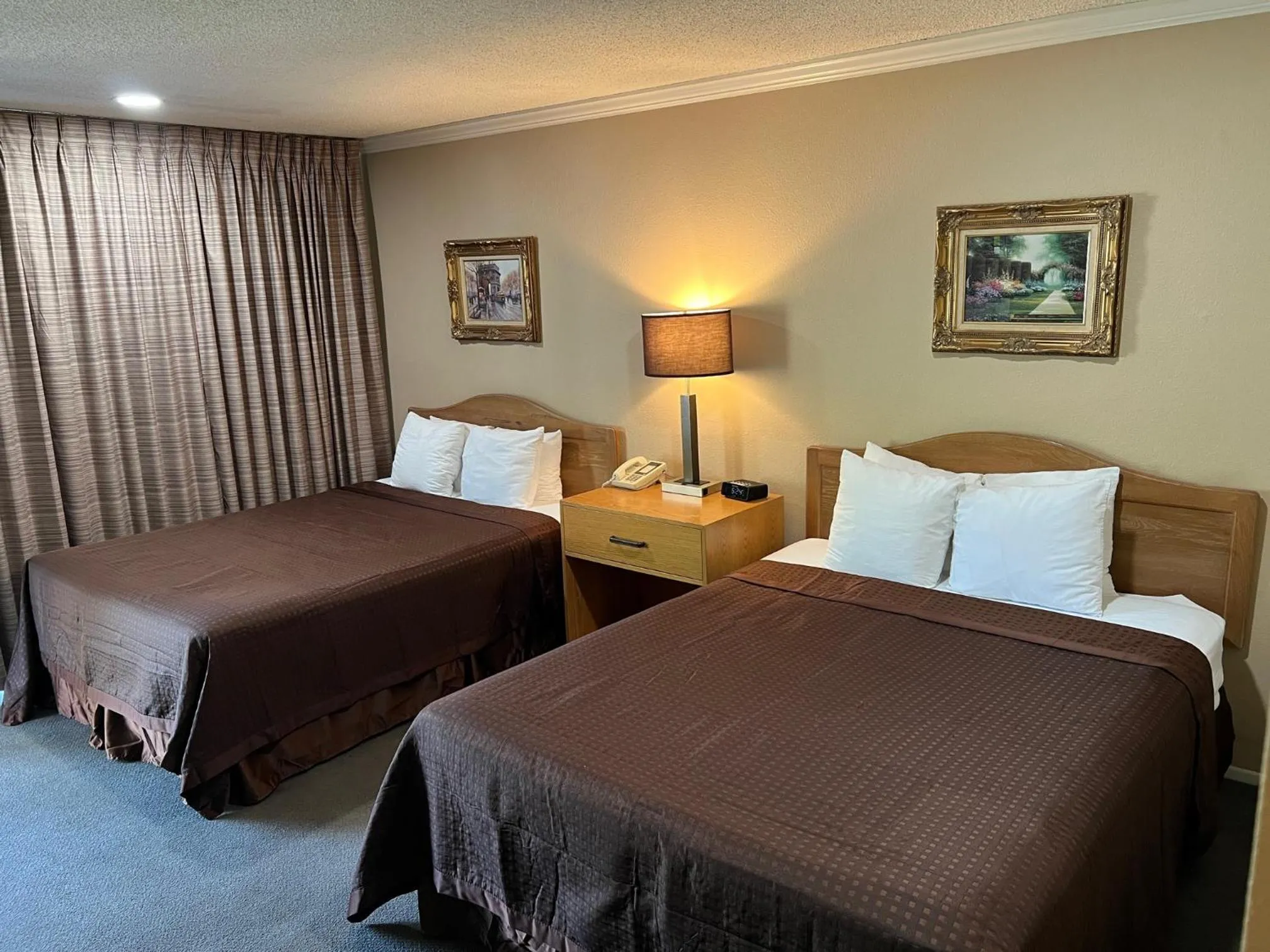 Photo of the whole room, Bed in Lamp Liter Inn Visalia, an Ascend Collection Hotel