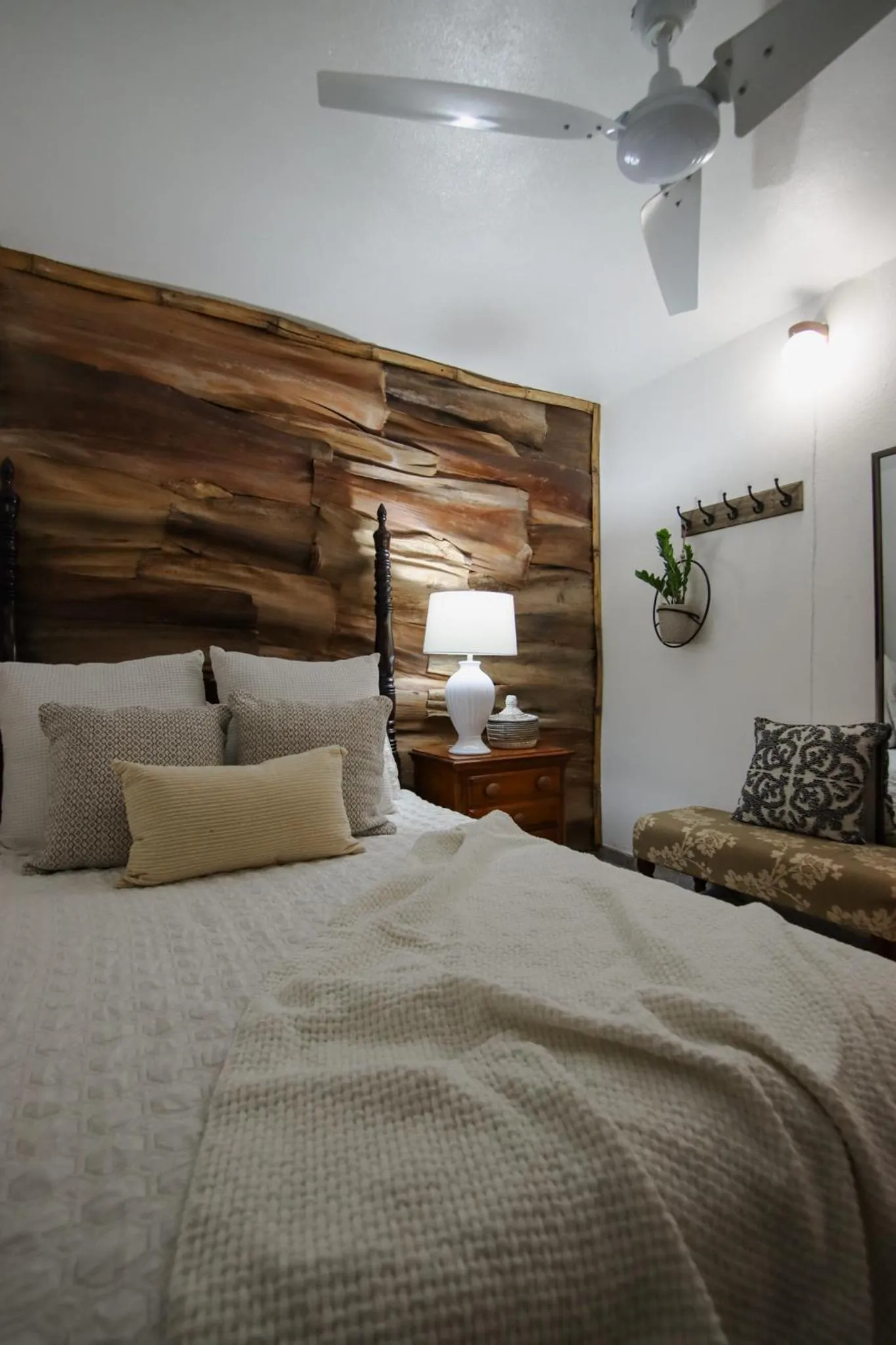 Photo of the whole room, Bed in Hacienda Tres Casitas