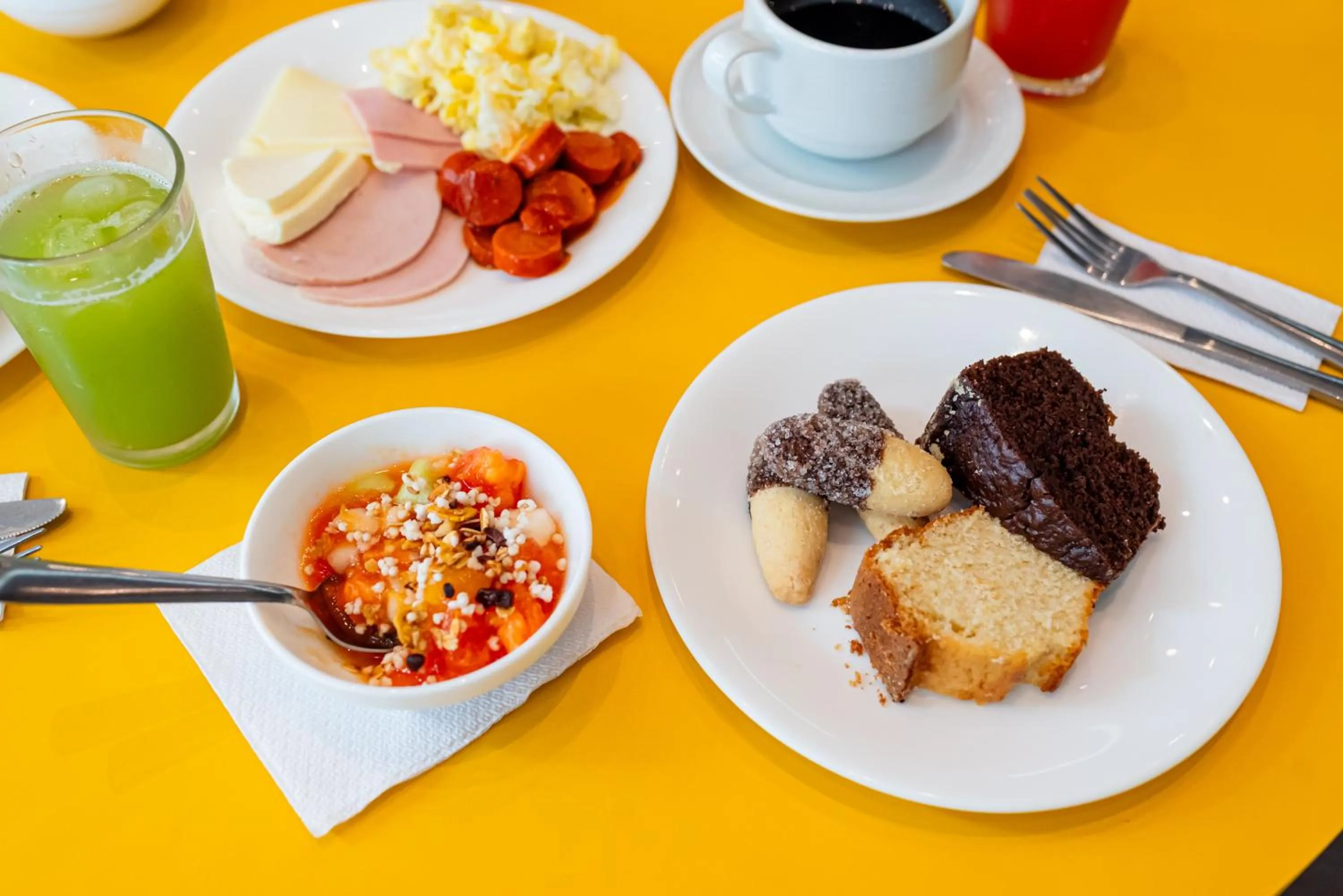 Breakfast in ibis Styles Belem Nazare