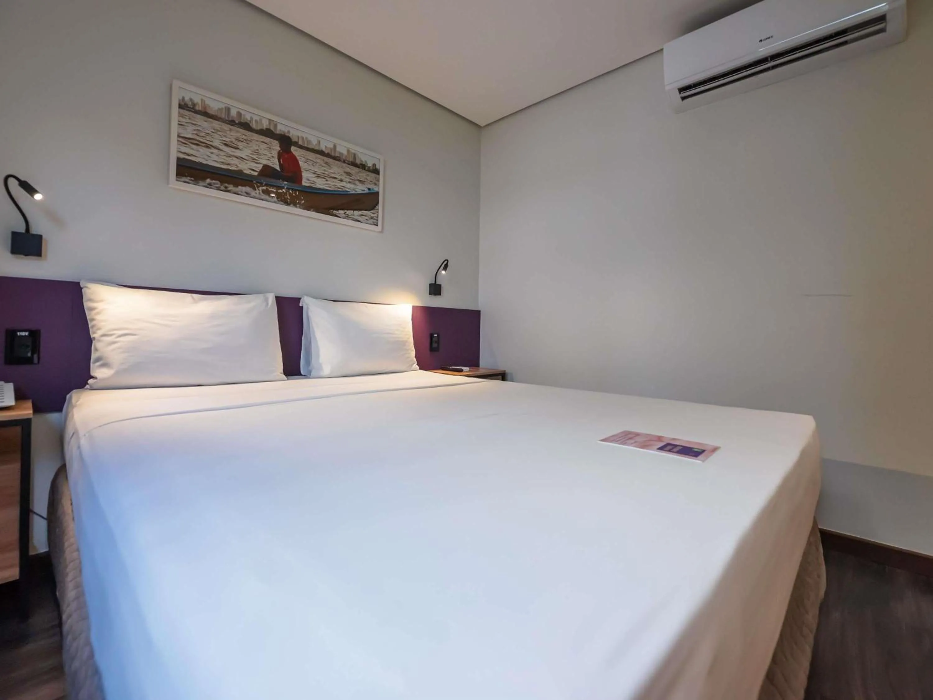 Bedroom, Bed in ibis Styles Belem Nazare