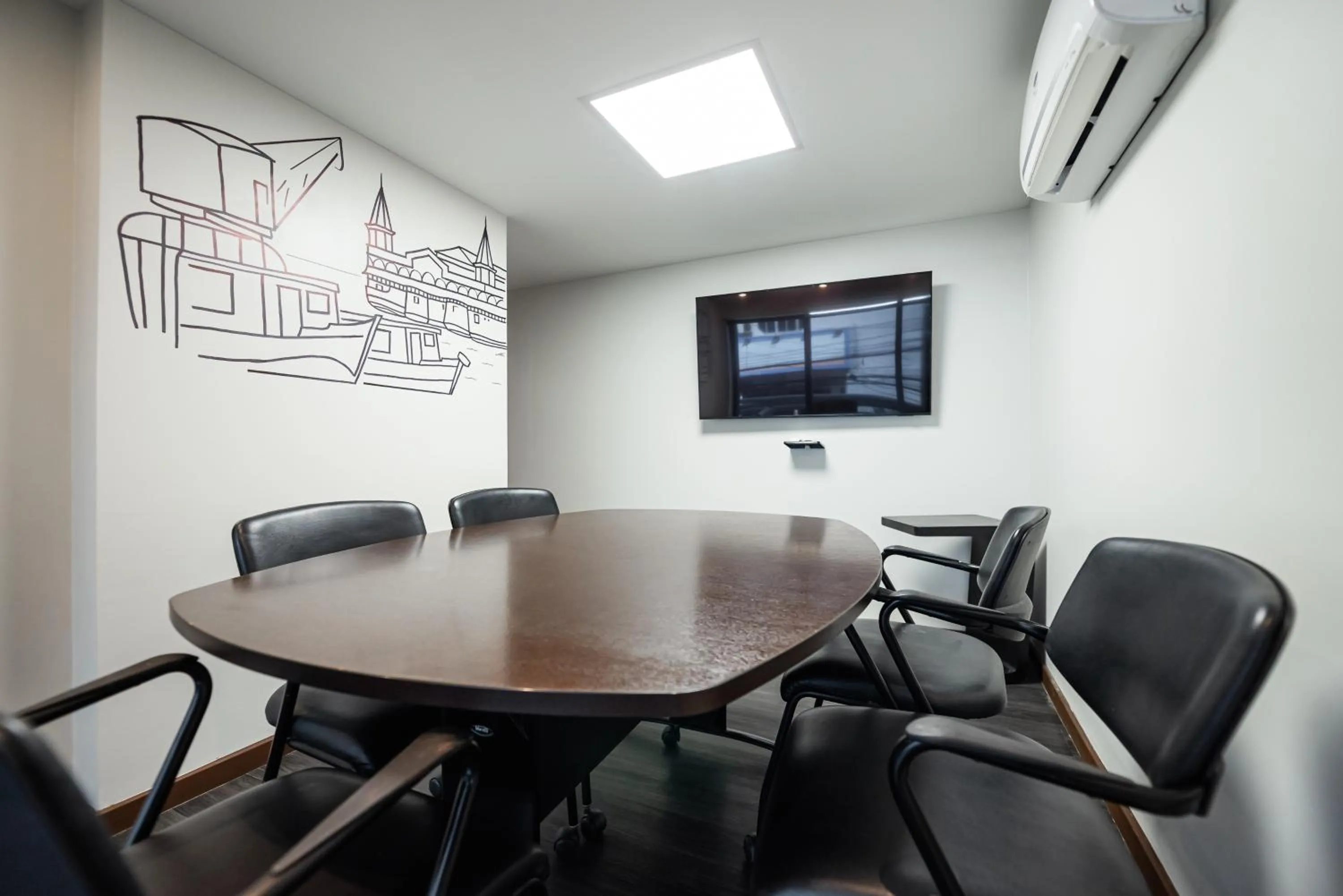 Meeting/conference room in ibis Styles Belem Nazare