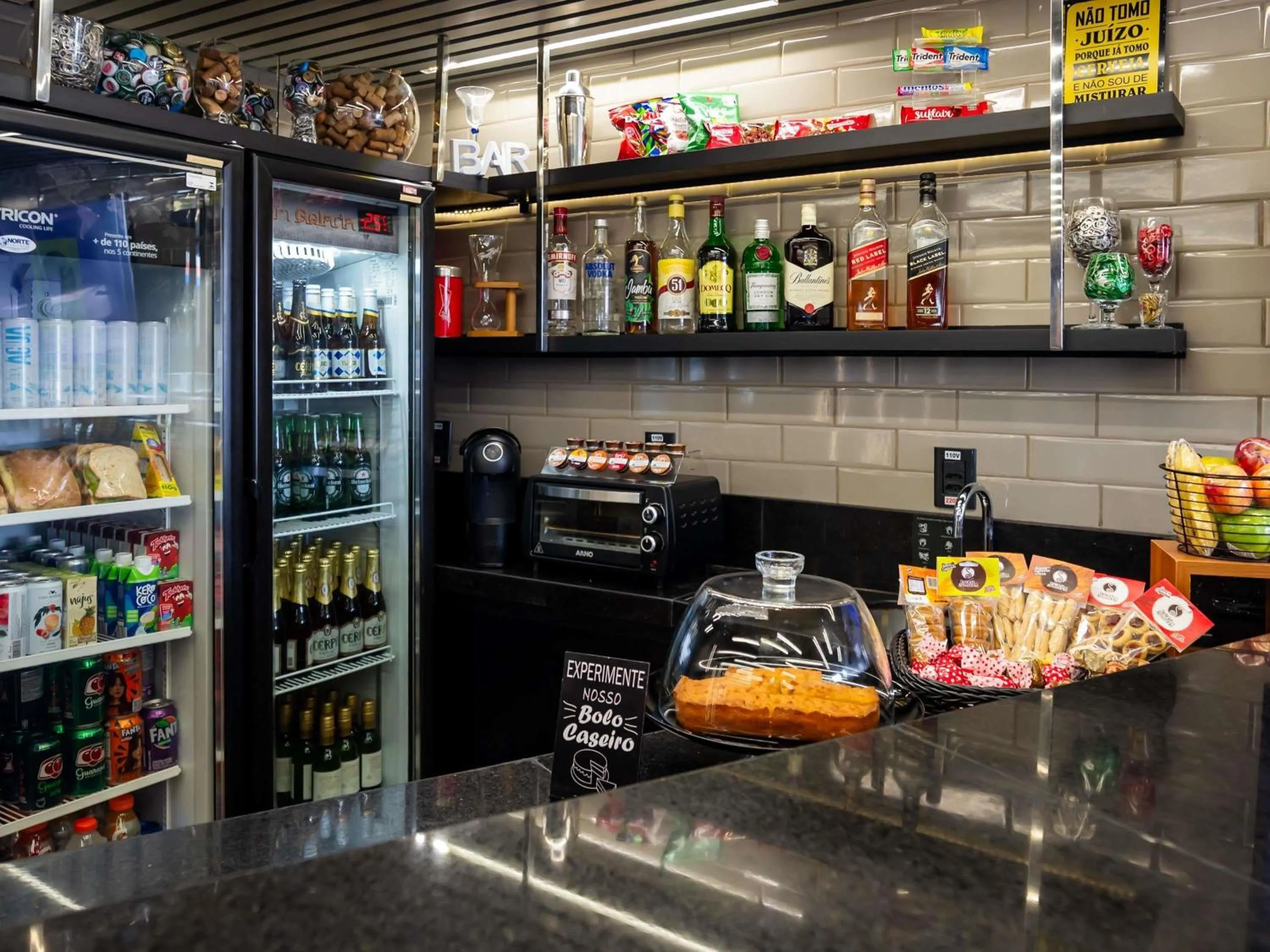 Lounge or bar in ibis Styles Belem Nazare