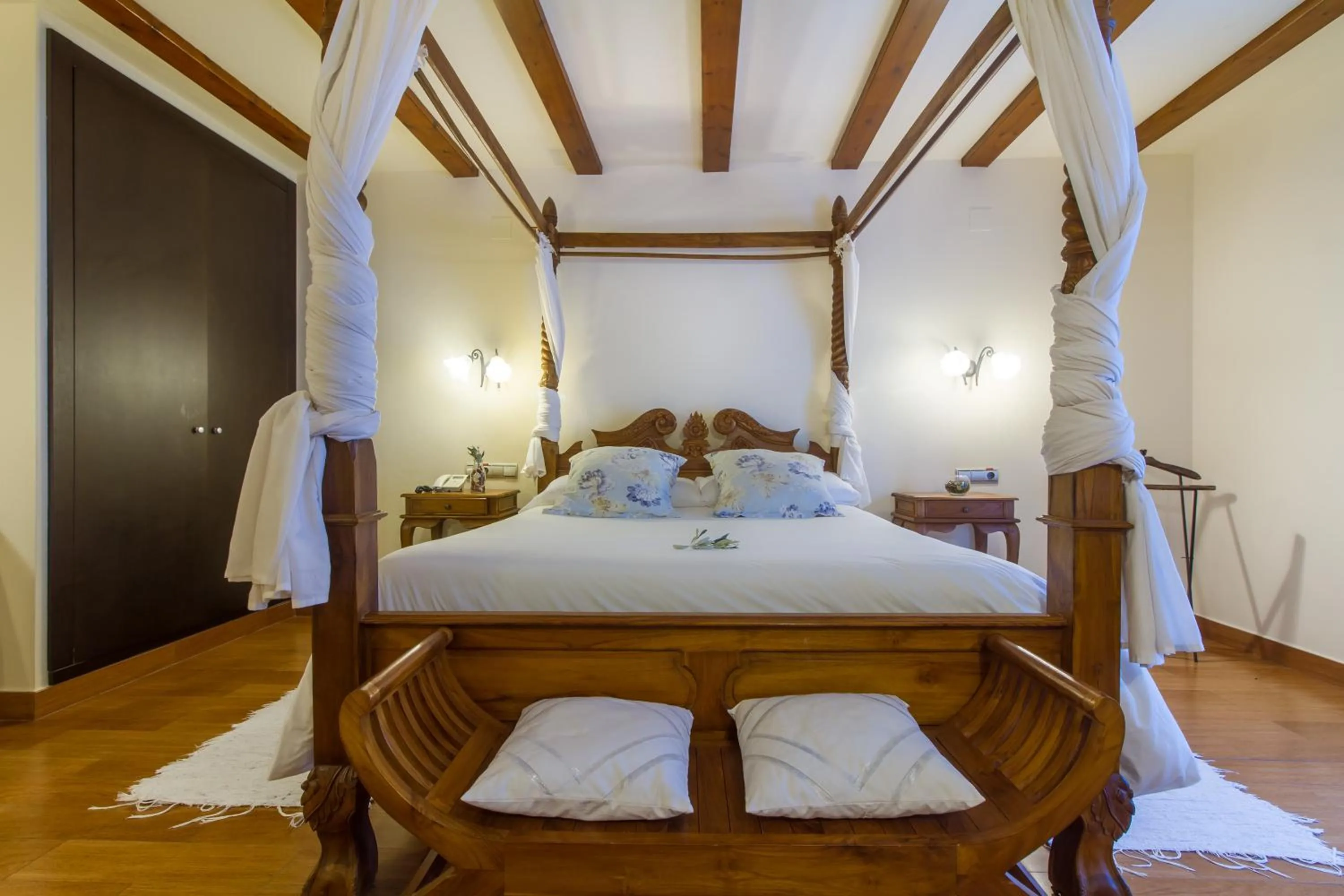 Photo of the whole room, Bed in Hotel Tossal d'Altea