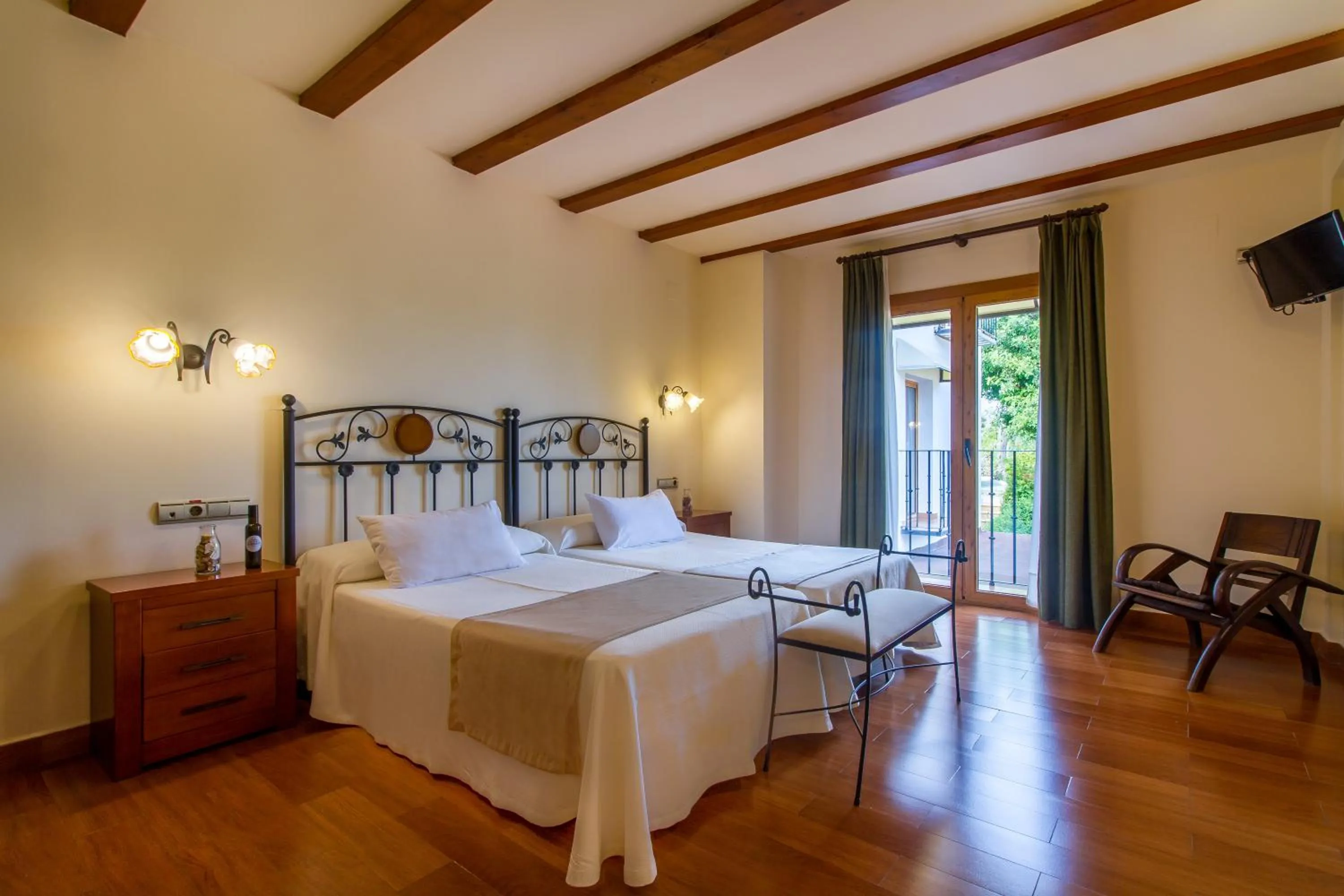 Balcony/Terrace, Bed in Hotel Tossal d'Altea