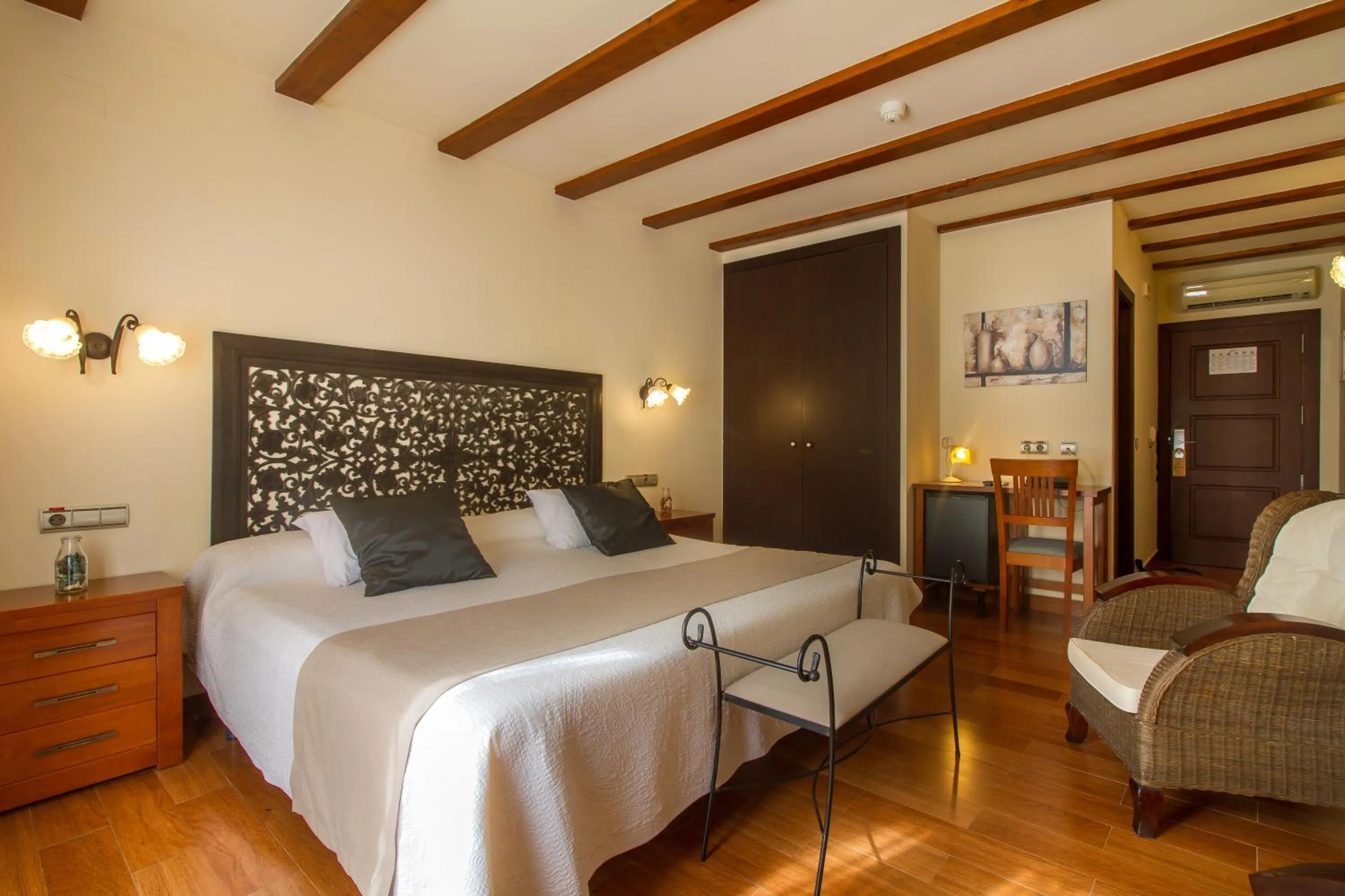 Photo of the whole room, Bed in Hotel Tossal d'Altea