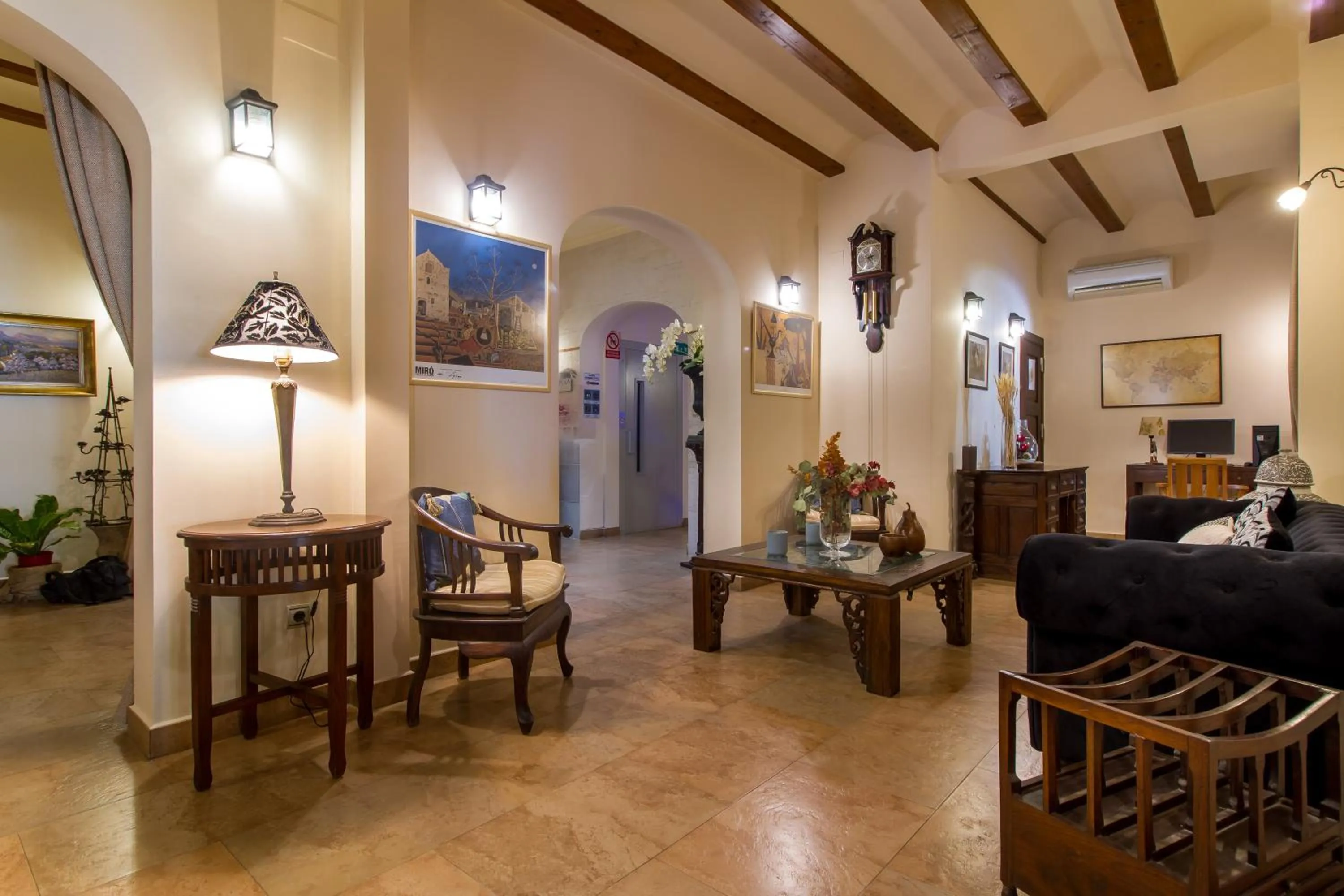 Communal lounge/ TV room in Hotel Tossal d'Altea