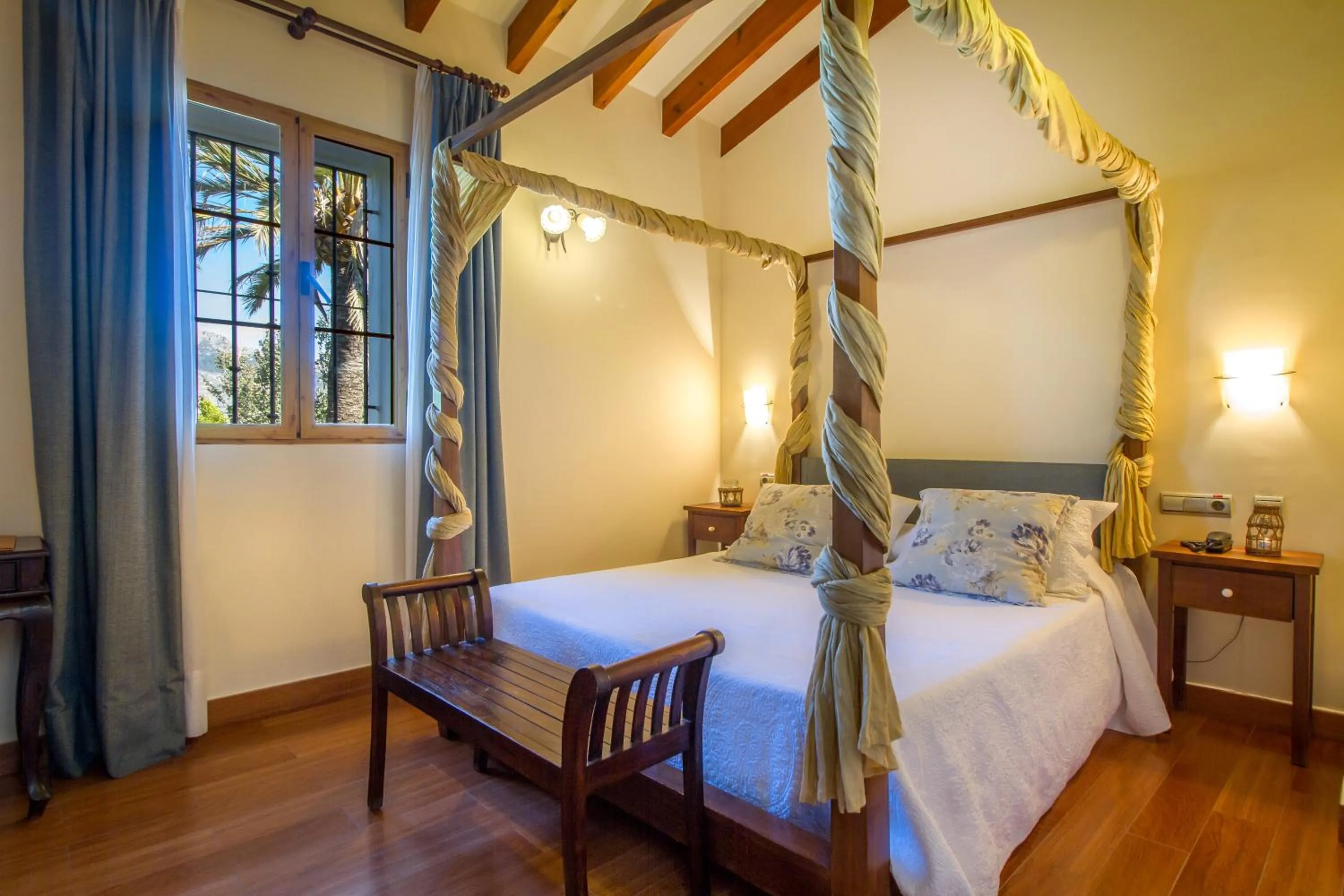 Photo of the whole room, Bed in Hotel Tossal d'Altea