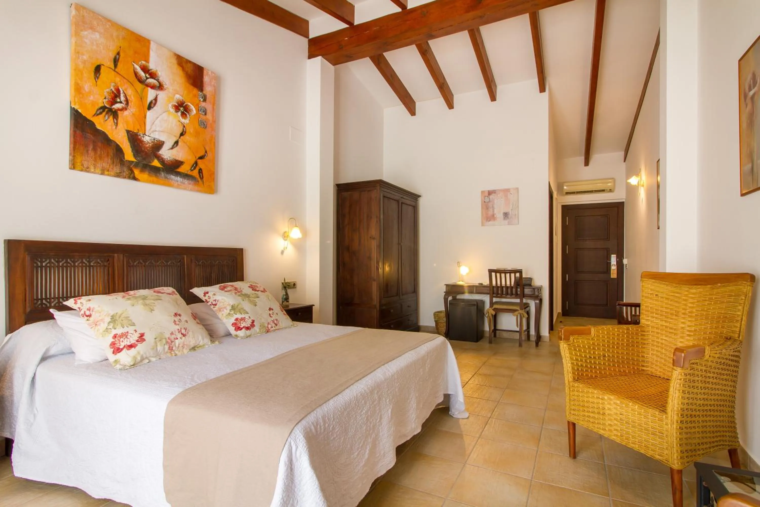 Photo of the whole room, Bed in Hotel Tossal d'Altea