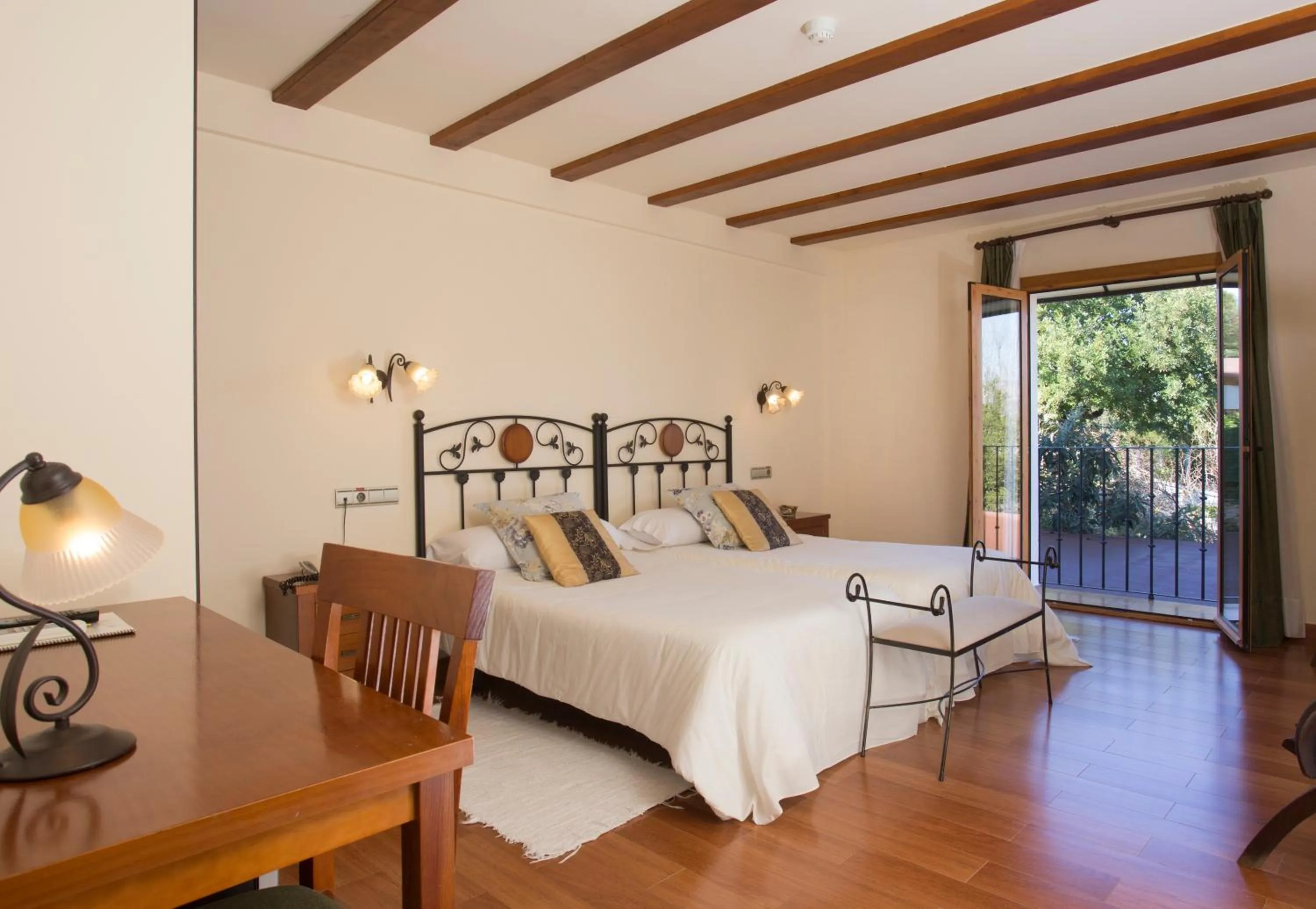 Photo of the whole room, Bed in Hotel Tossal d'Altea