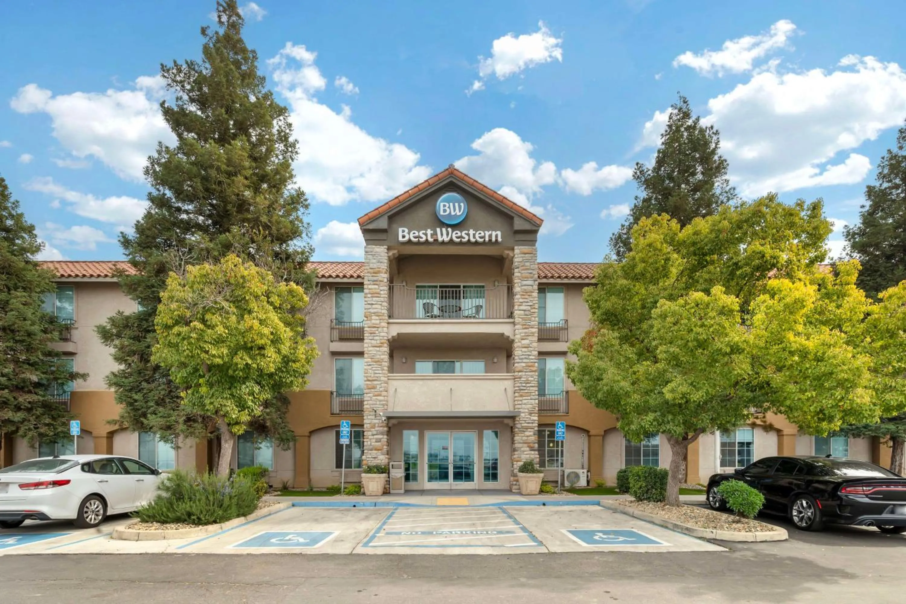 Property building in Best Western Visalia Hotel