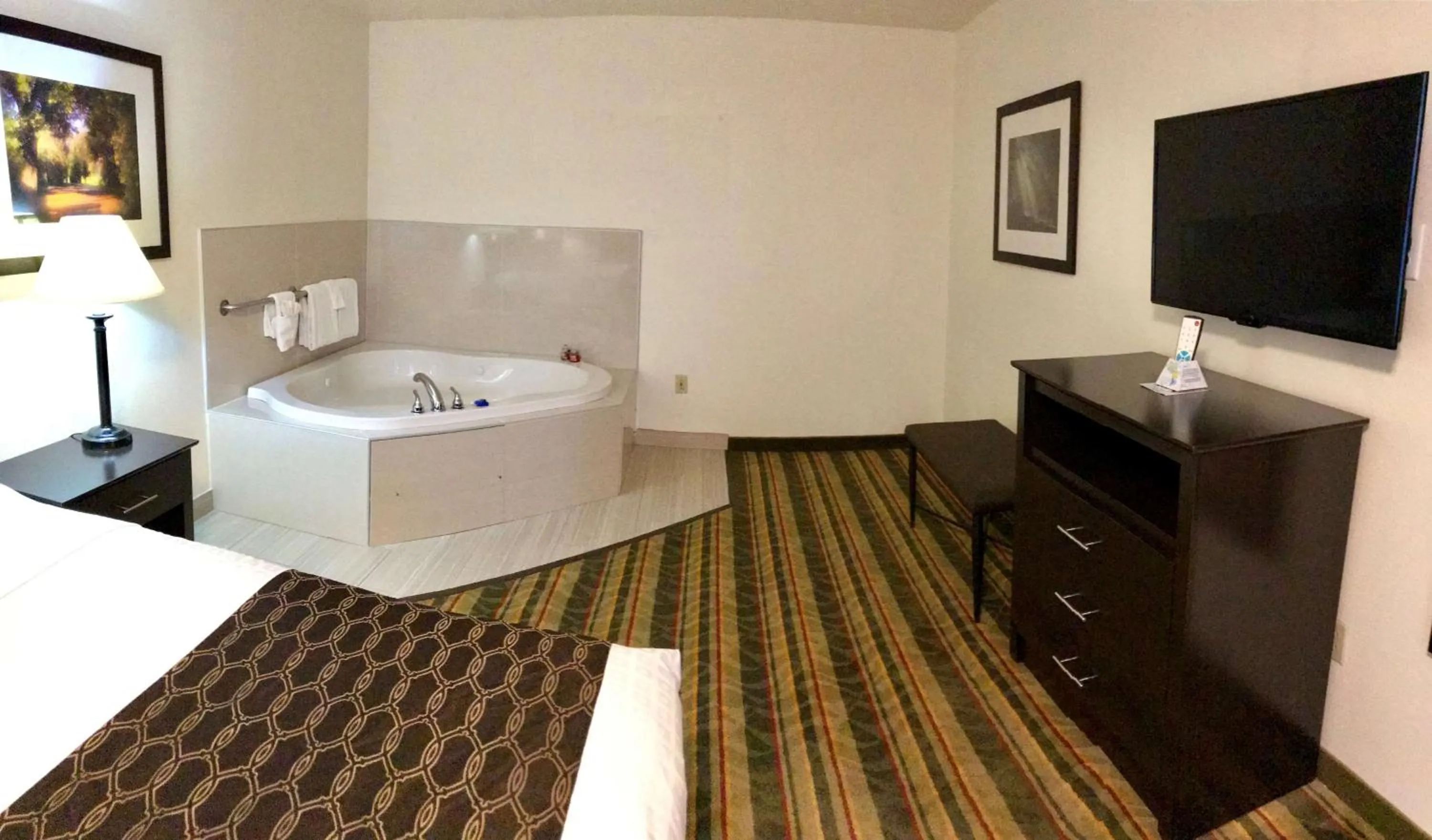 Photo of the whole room, Bed in Best Western Visalia Hotel