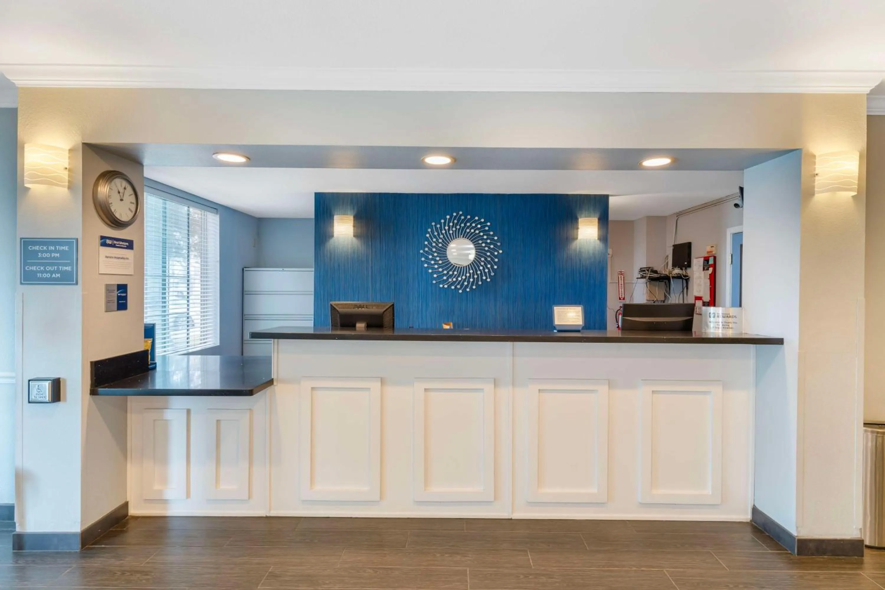 Lobby or reception in Best Western Visalia Hotel