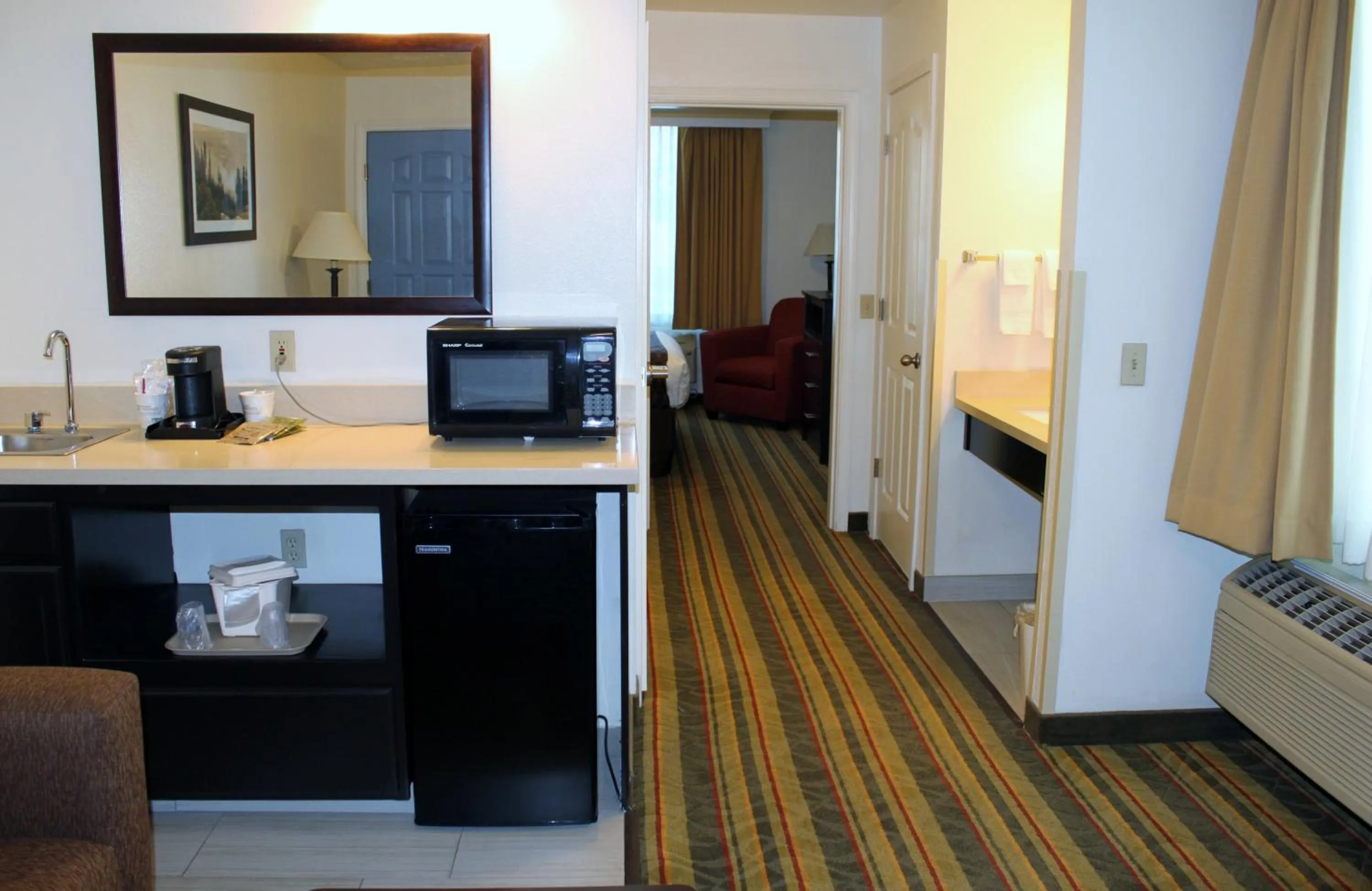 Coffee/tea facilities in Best Western Visalia Hotel