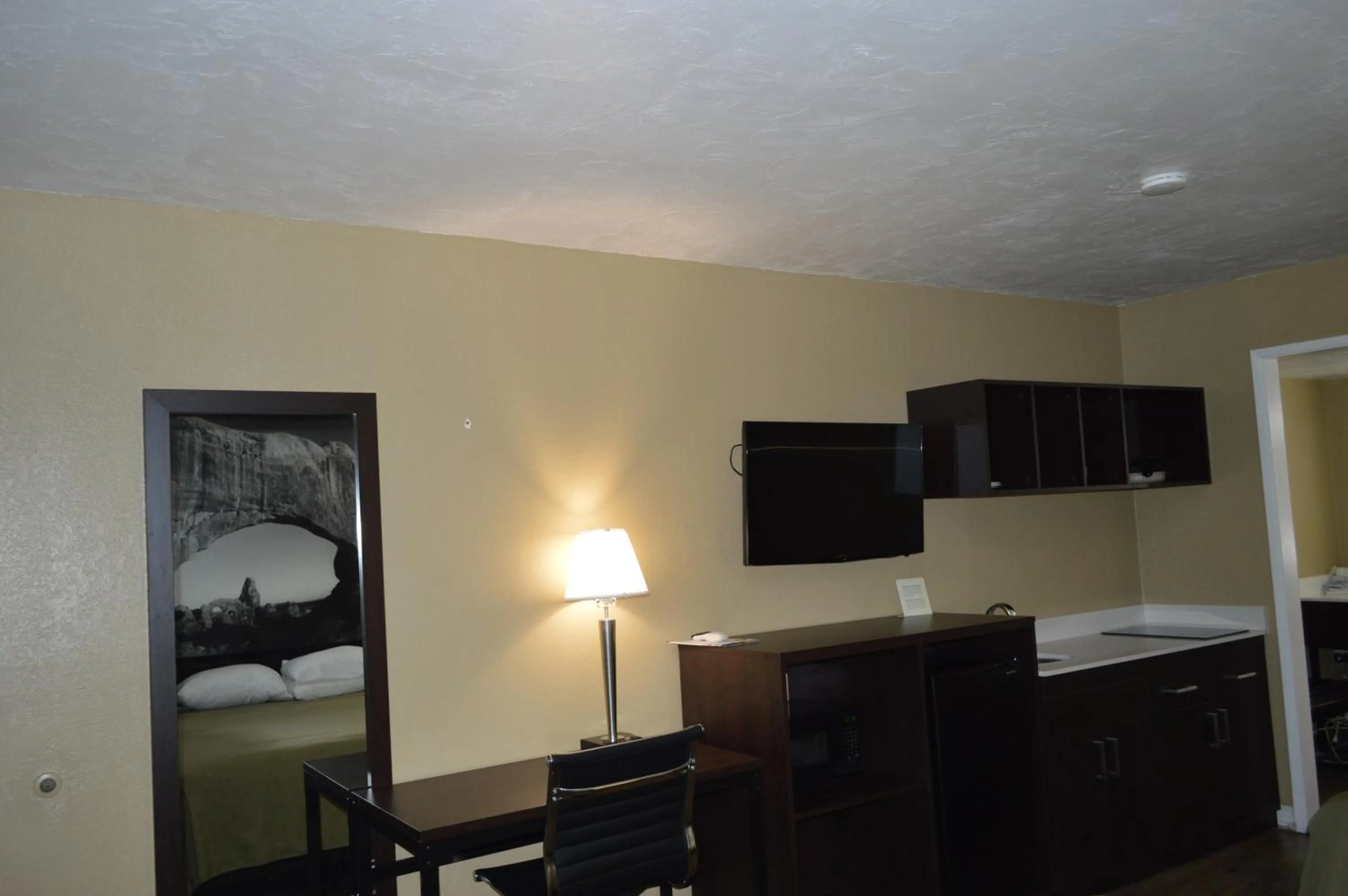 Kitchen or kitchenette, Bed in Super 8 by Wyndham St. George UT