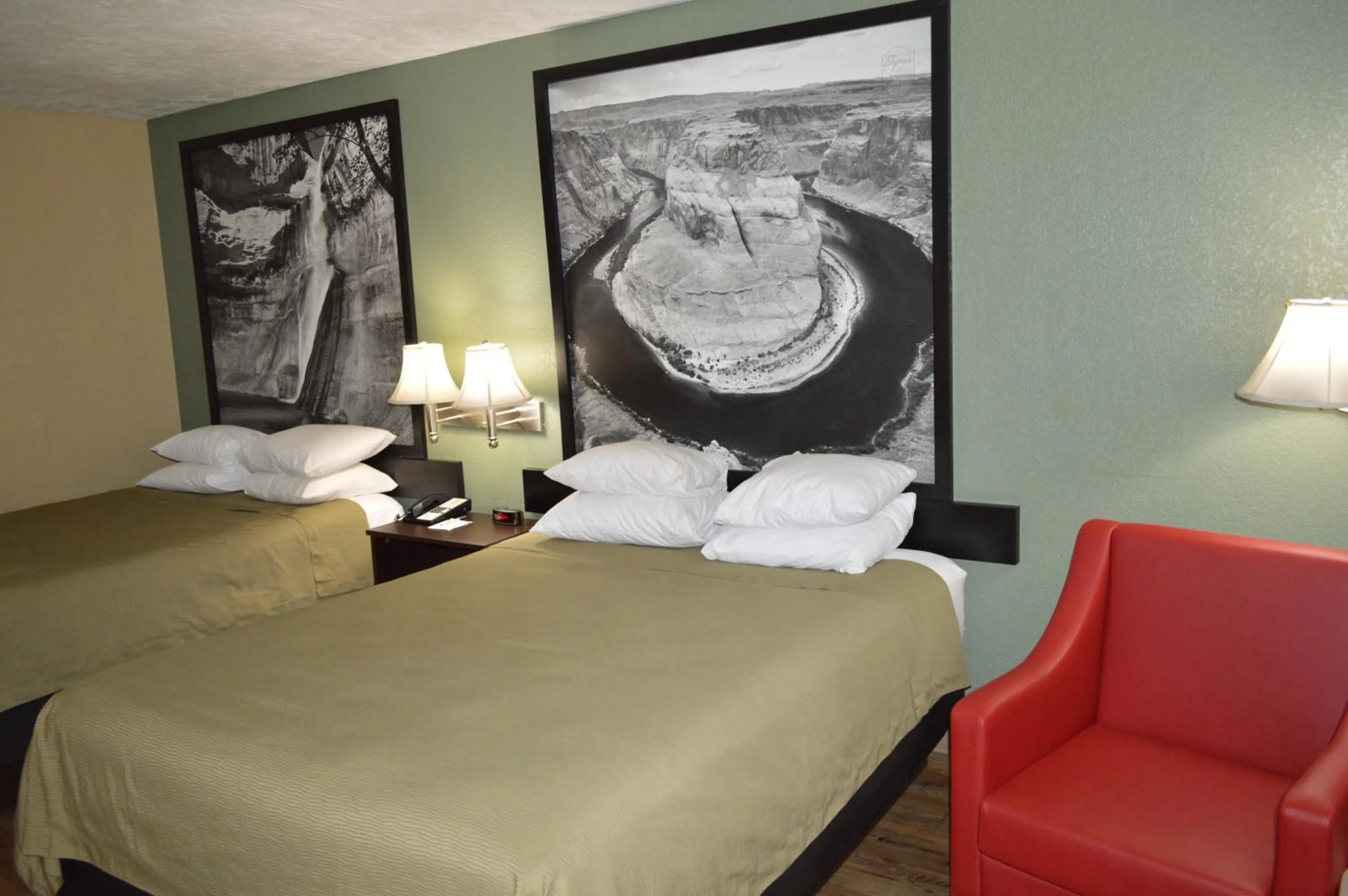 Bedroom, Bed in Super 8 by Wyndham St. George UT