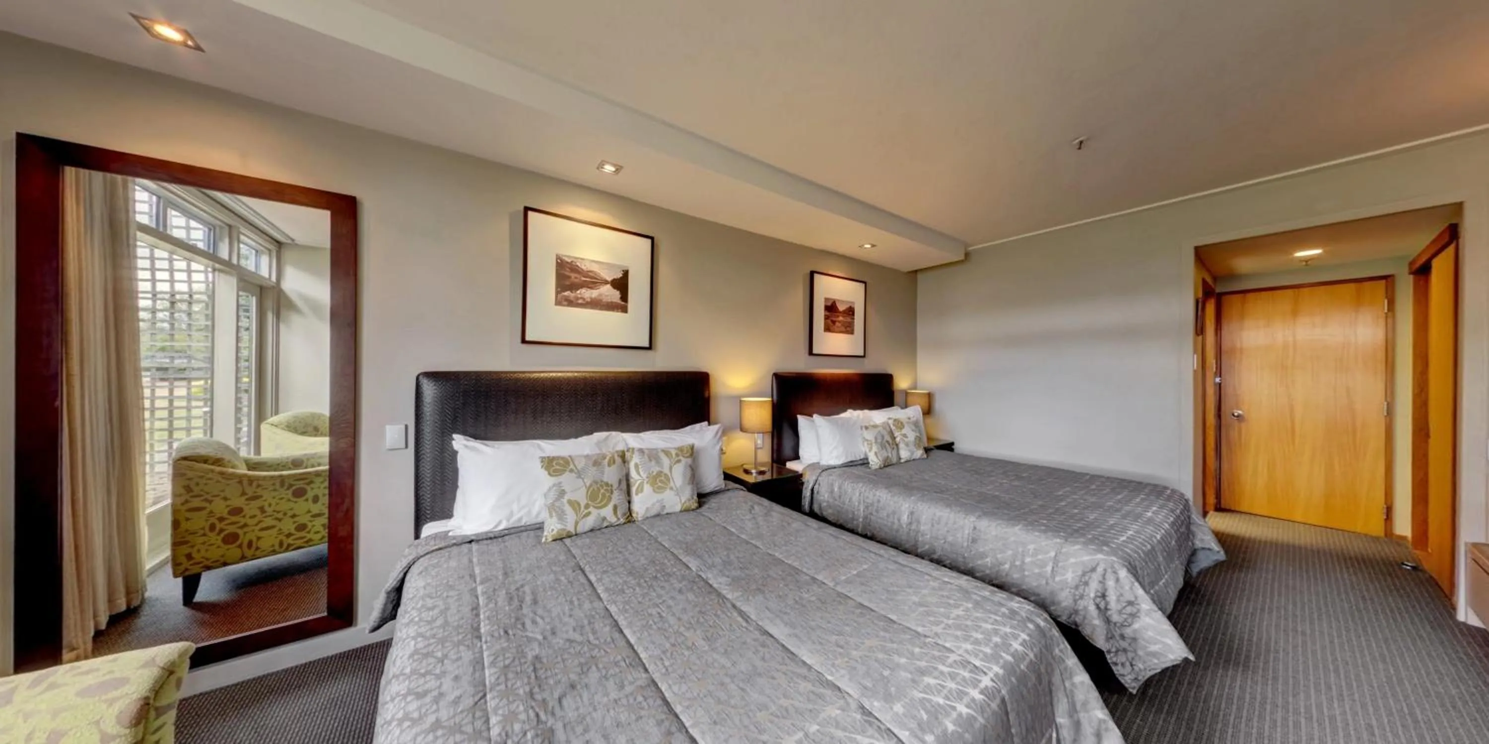 Bed in Distinction Te Anau Hotel & Villas