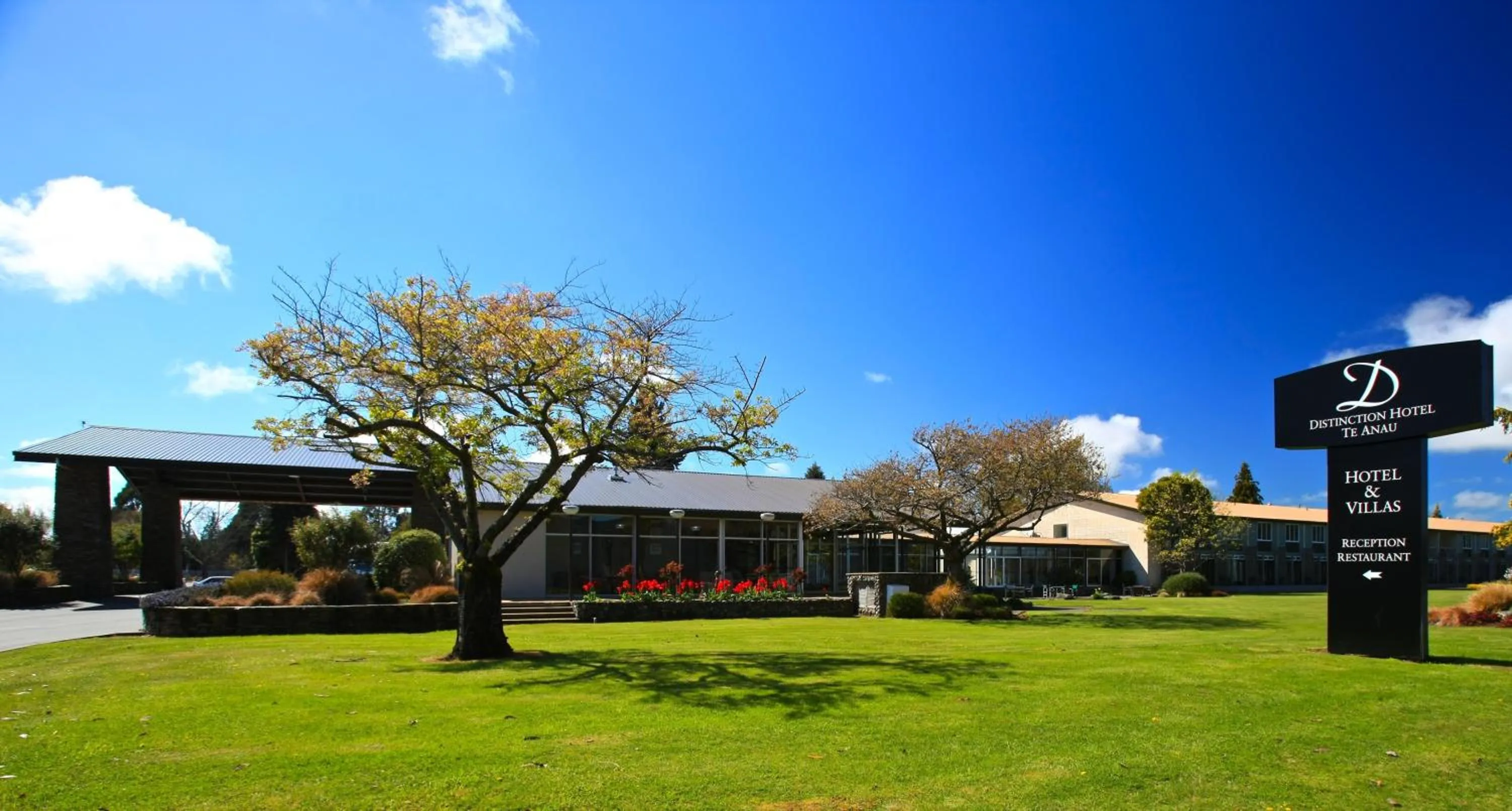 Restaurant/places to eat in Distinction Te Anau Hotel & Villas