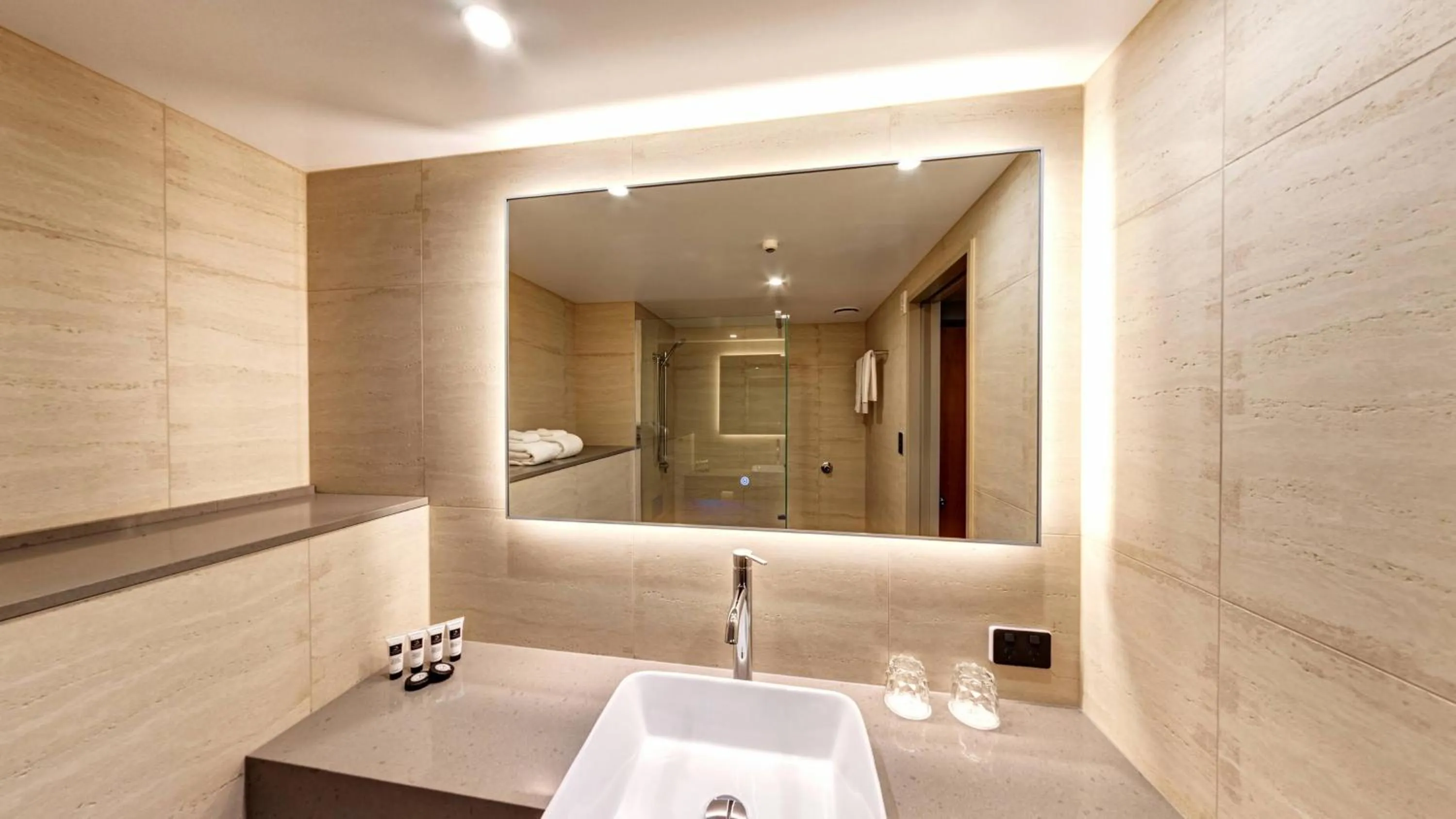 Bathroom in Distinction Luxmore Hotel