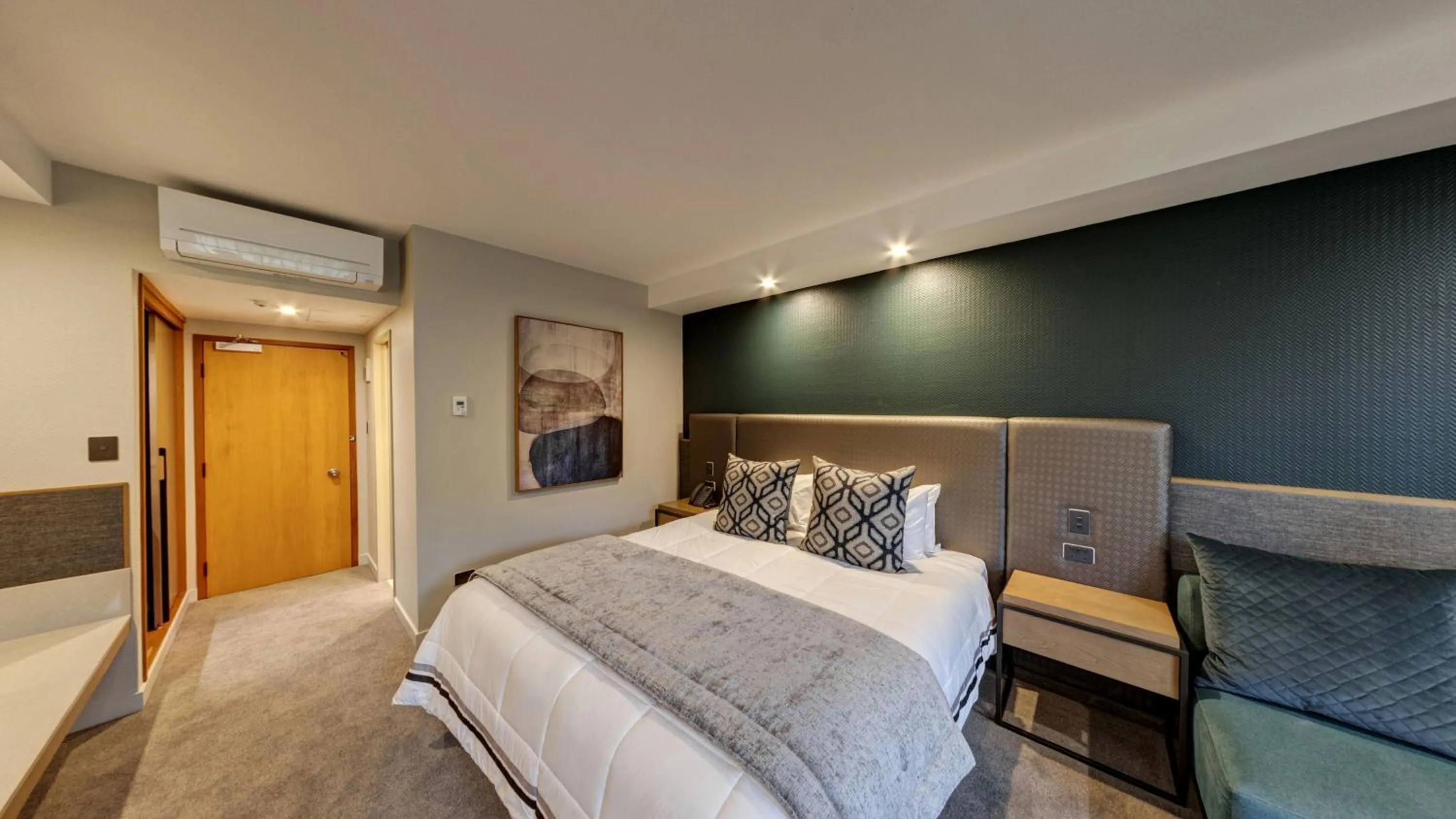 Bed in Distinction Luxmore Hotel