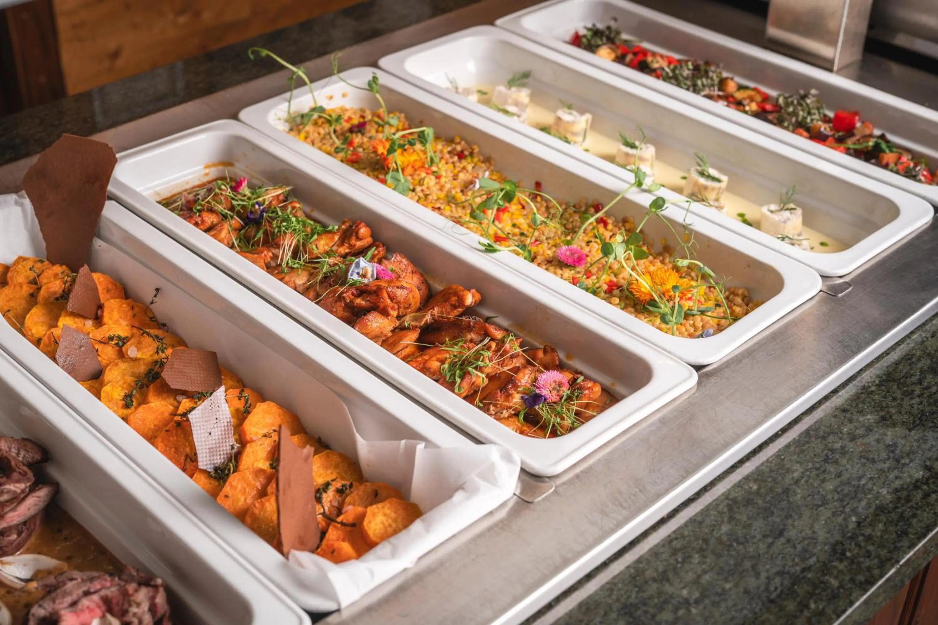 Restaurant/places to eat in Hotel CROCUS