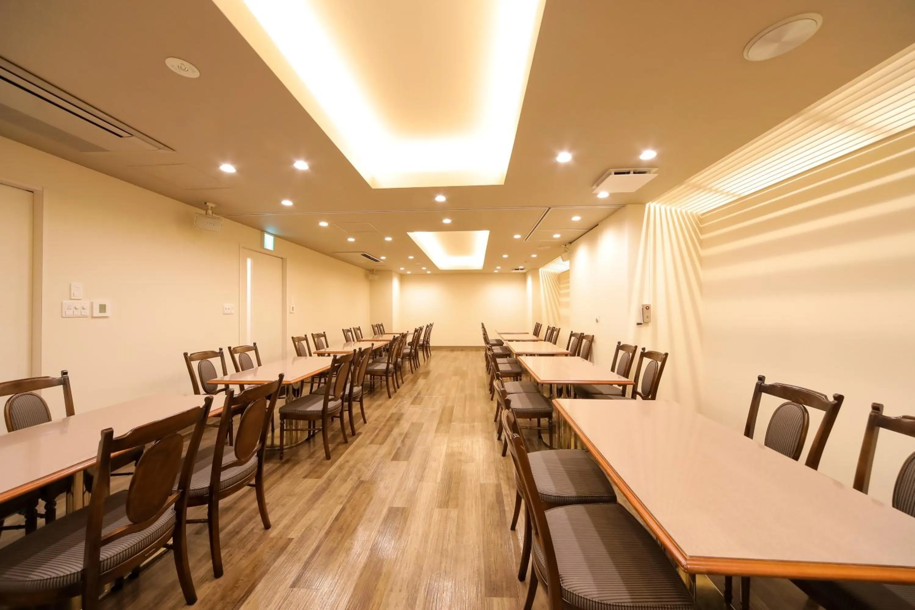Restaurant/places to eat in Hotel Claiton Shin-Osaka