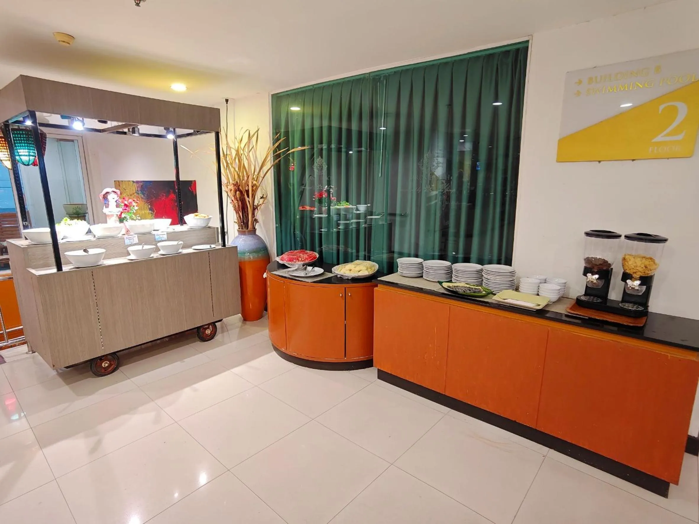 Restaurant/places to eat in Baron Beach Hotel