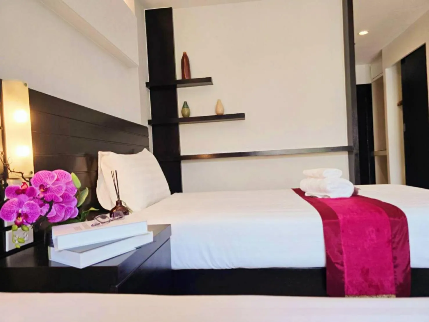 Bedroom, Bed in Baron Beach Hotel