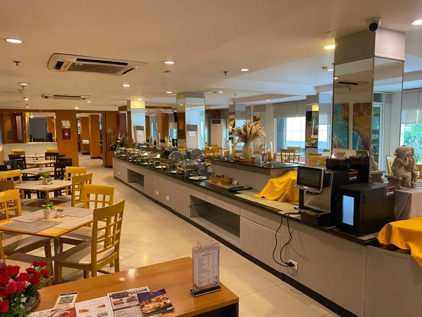 Restaurant/places to eat in Baron Beach Hotel