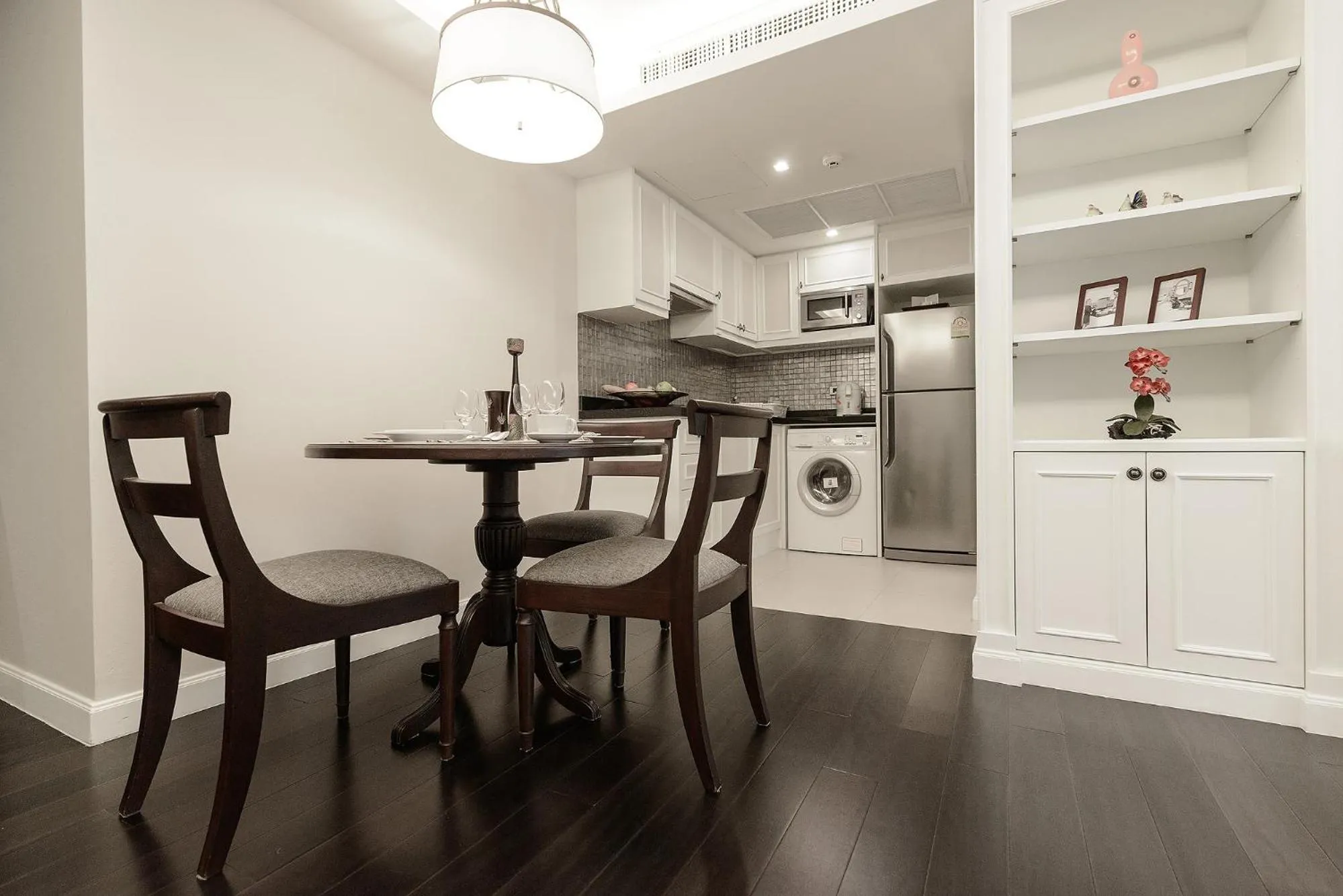 Dining area in Bliston Suwan Park View