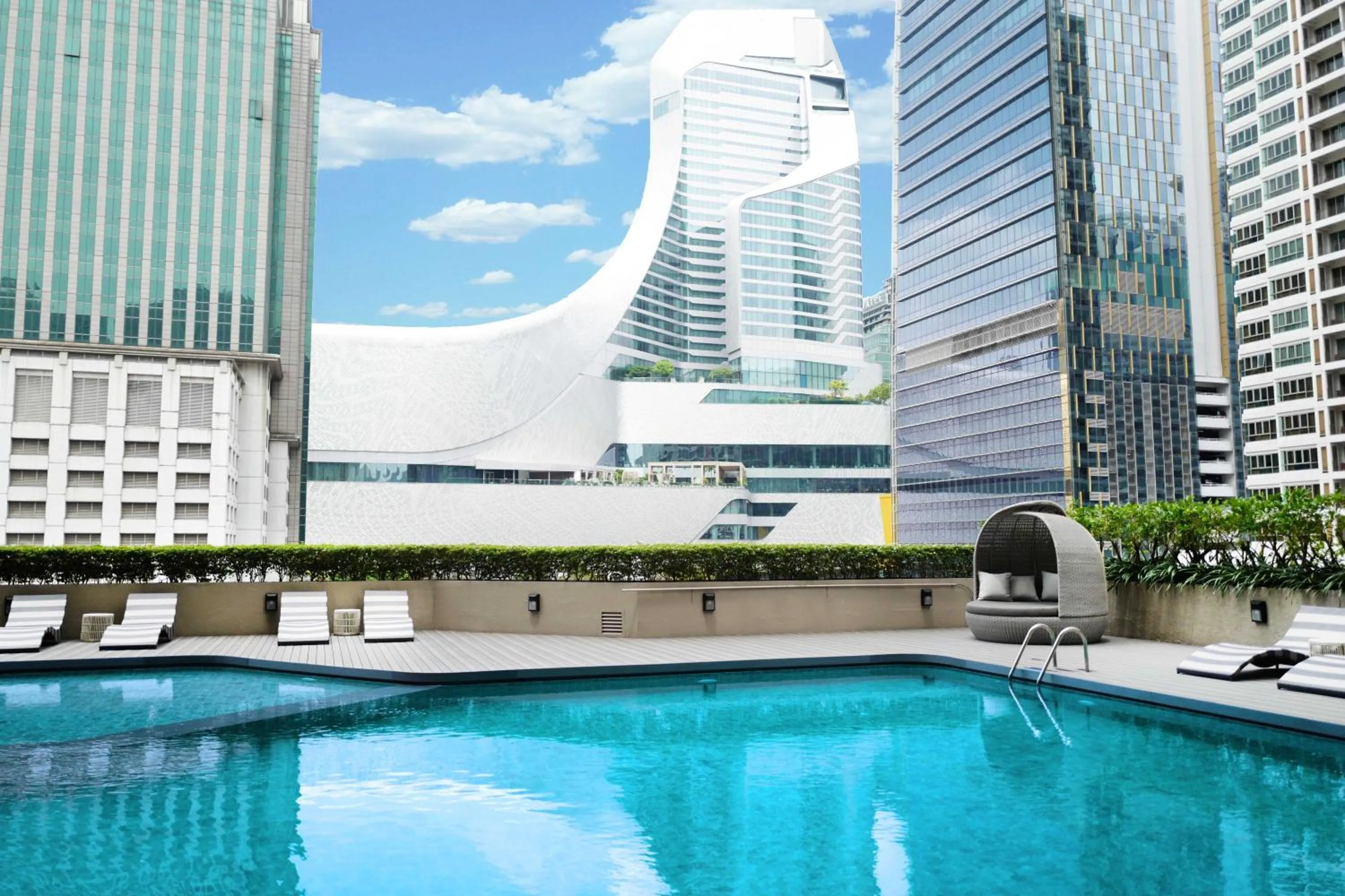 Swimming pool in Bliston Suwan Park View