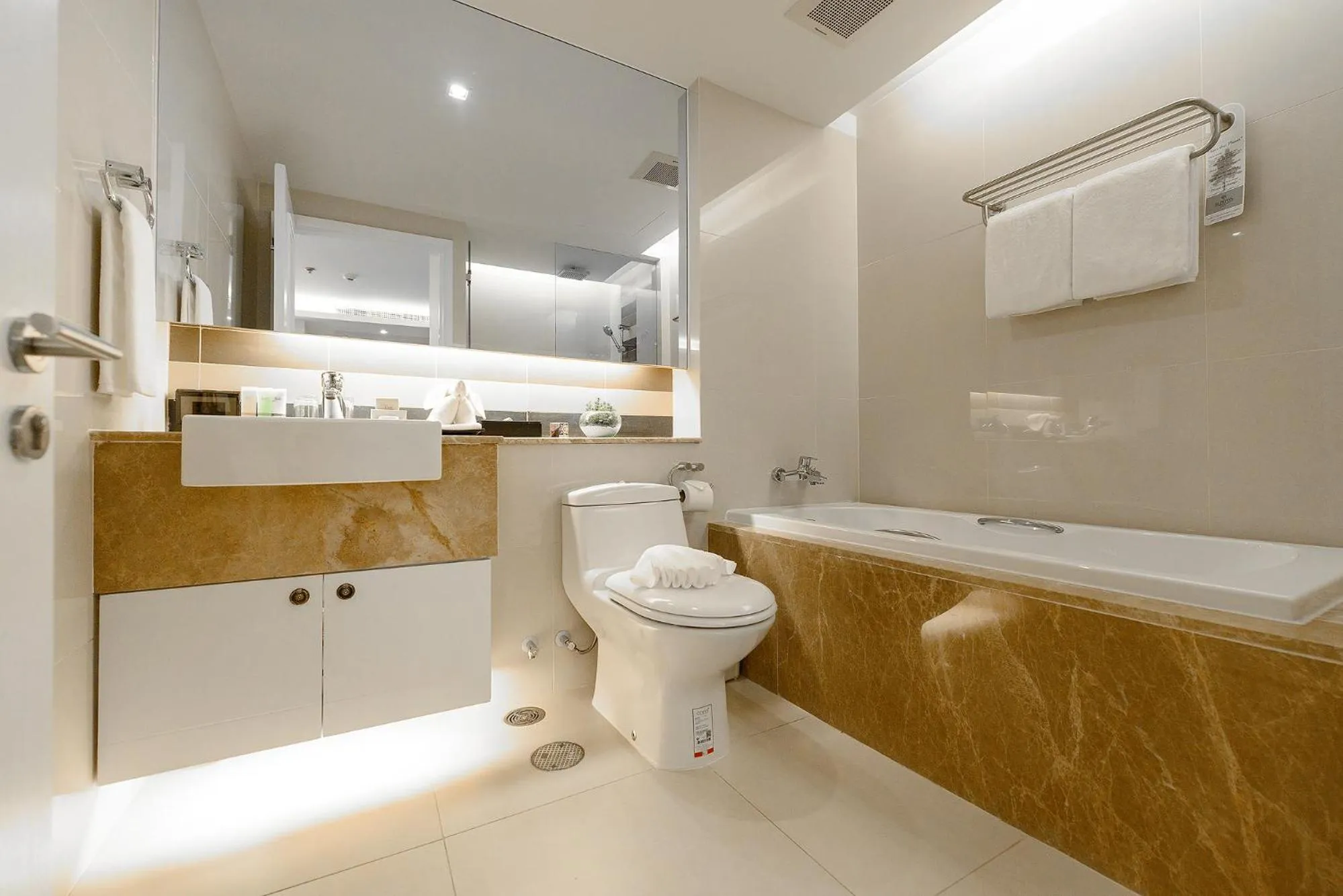 Bathroom in Bliston Suwan Park View