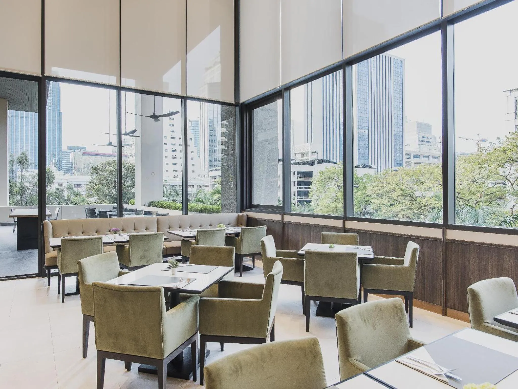 Restaurant/places to eat in Bliston Suwan Park View