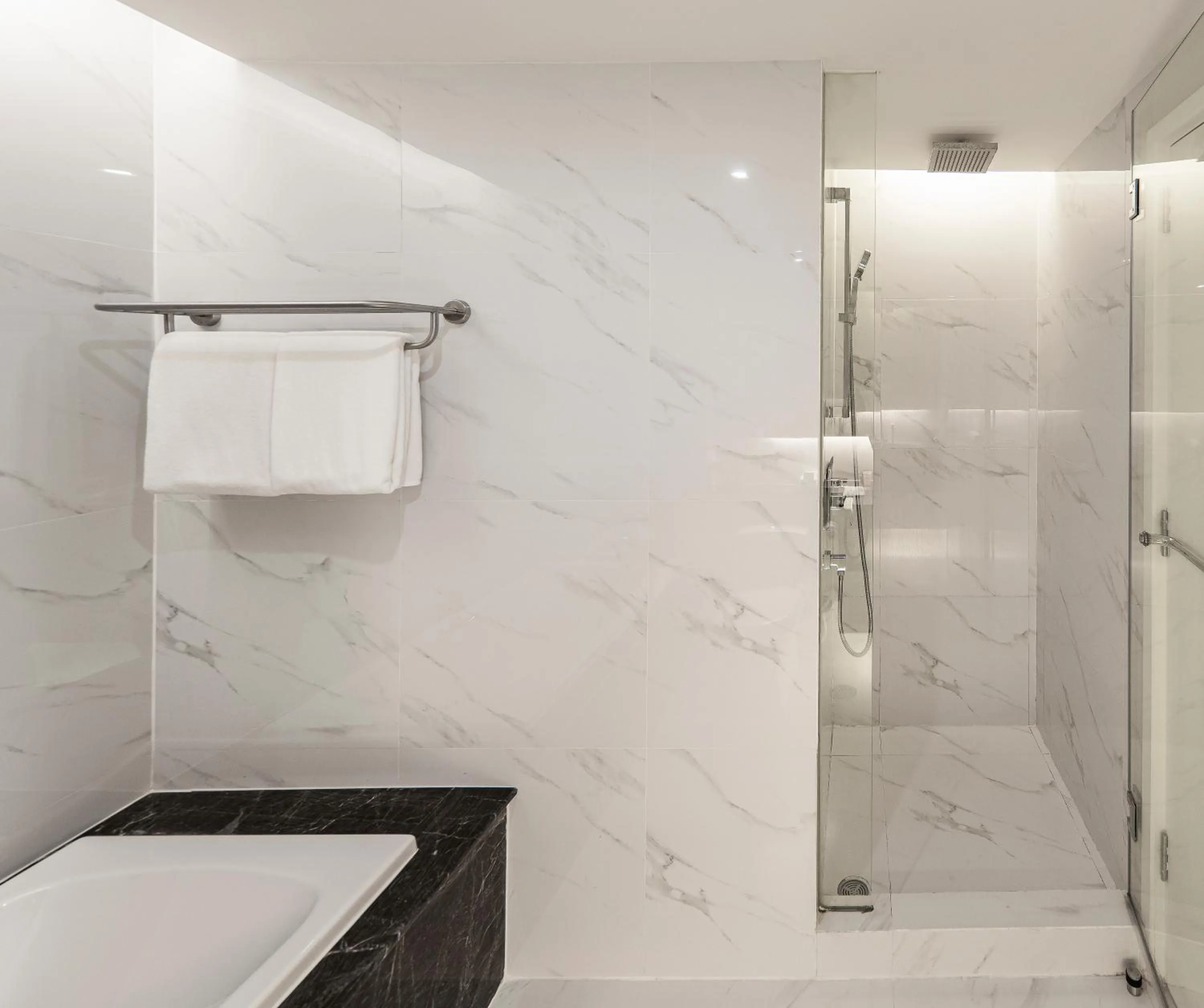 Shower in Bliston Suwan Park View