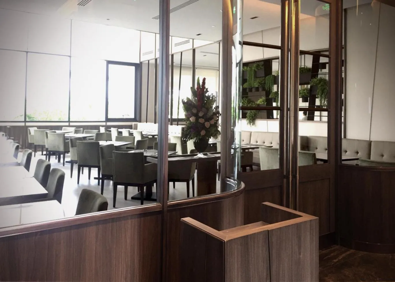 Restaurant/places to eat in Bliston Suwan Park View