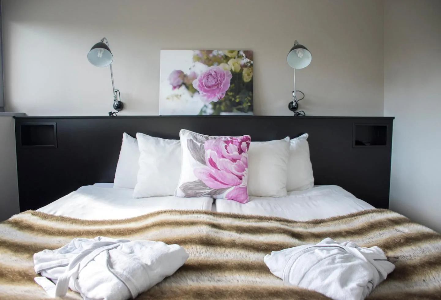 Shower, Bed in Sigtunahöjden Hotell & Konferens