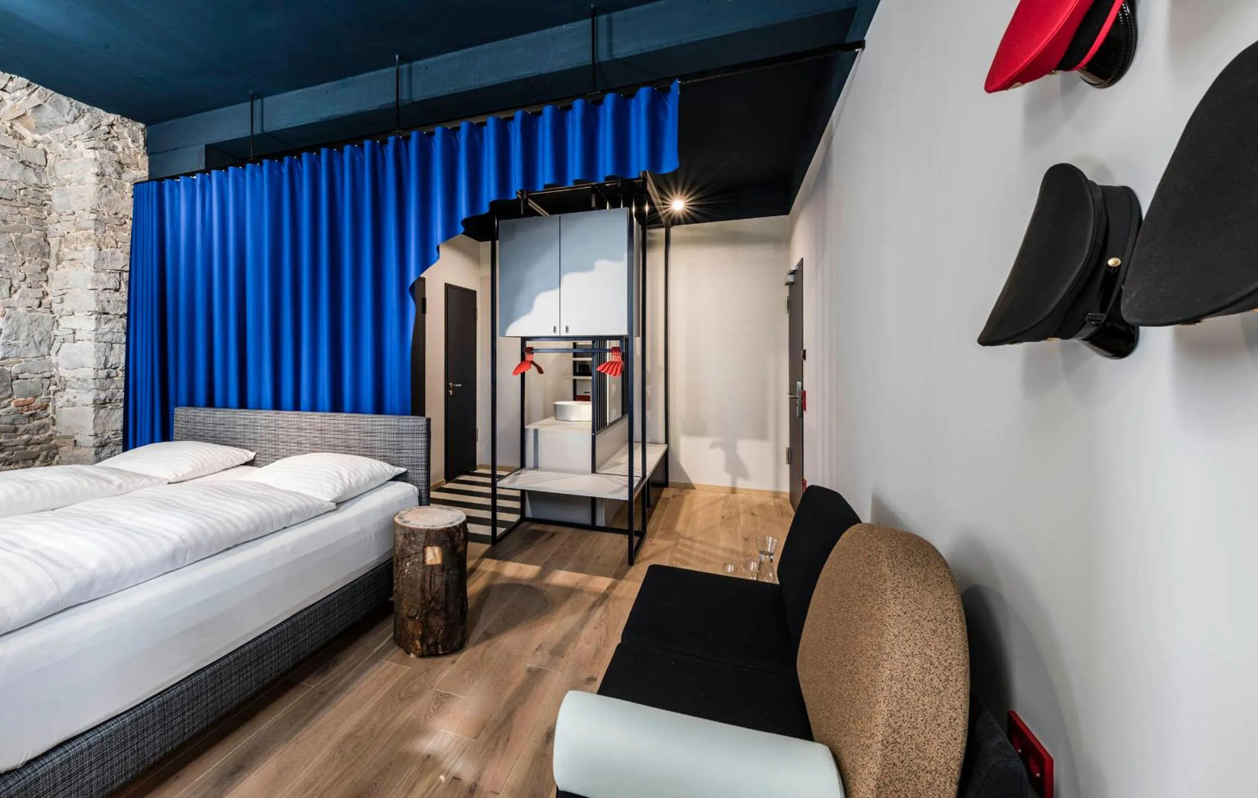 Photo of the whole room, Bed in Romantik Hotel Zur Schwane