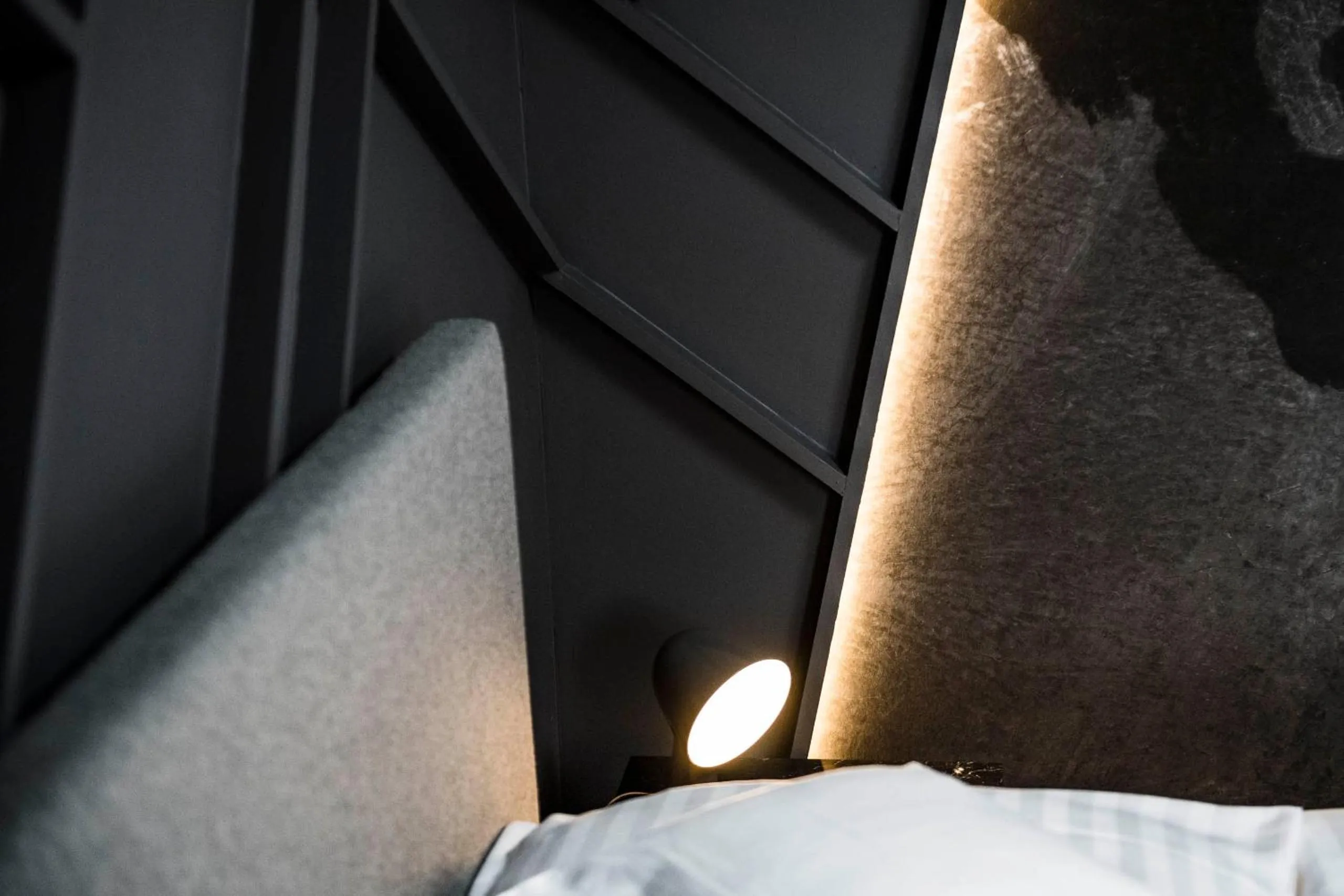 Bedroom, Bed in Romantik Hotel Zur Schwane