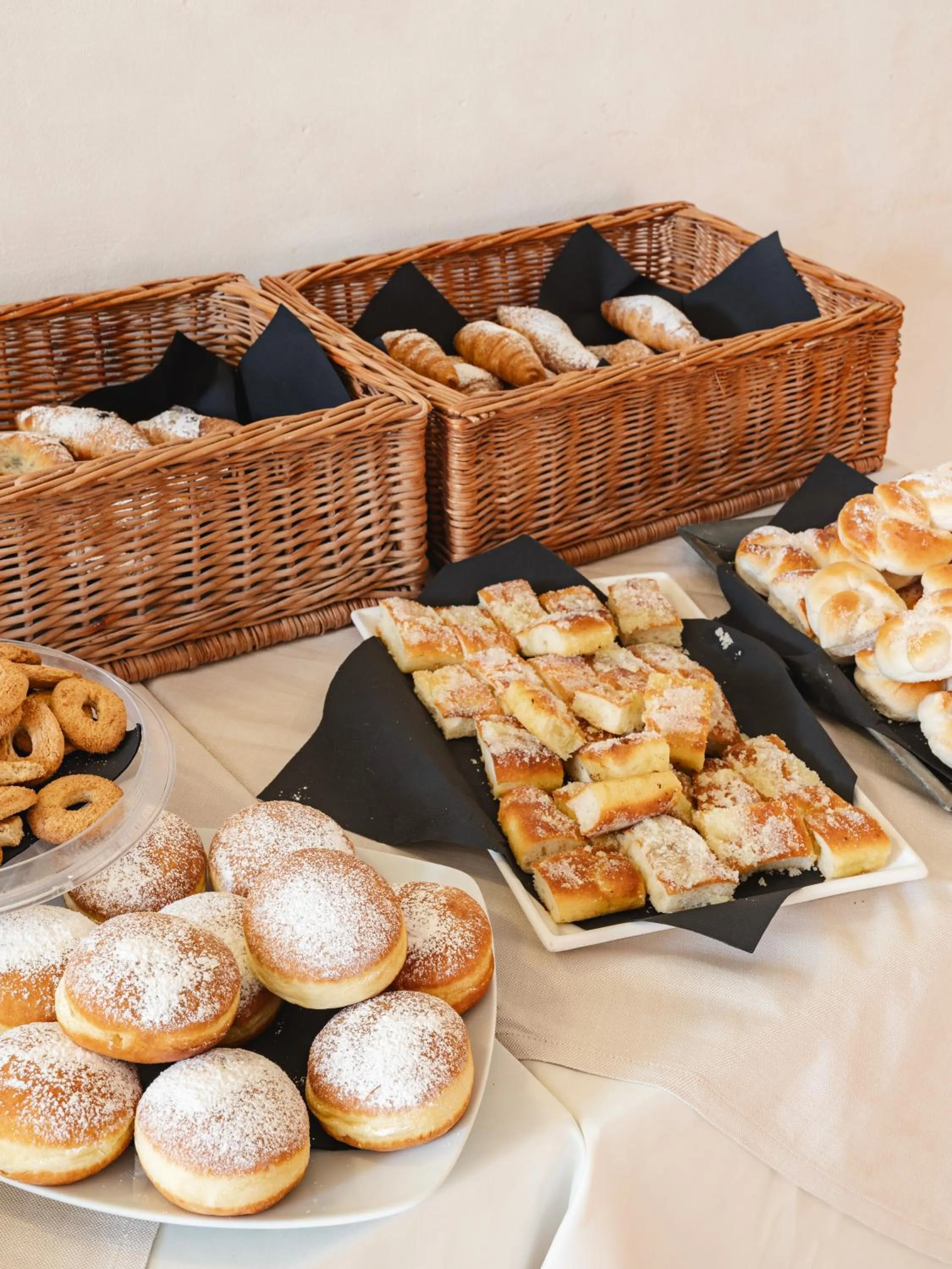 Breakfast in Hotel Sassi