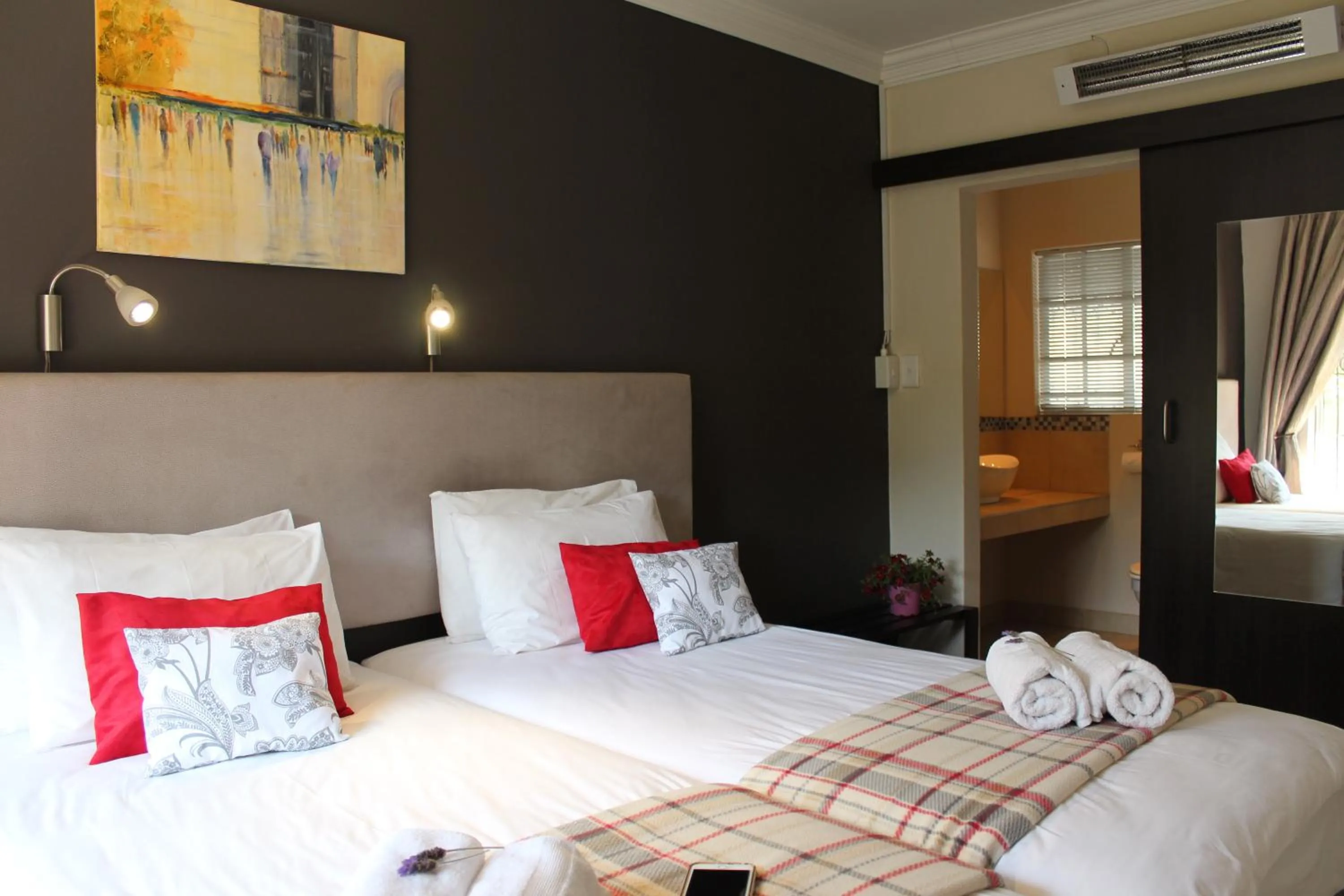 Bathroom, Bed in 3 Liebeloft Guest House