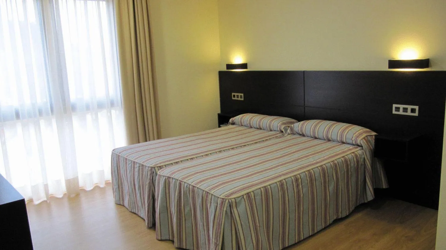 Photo of the whole room, Bed in Hotel Amenal