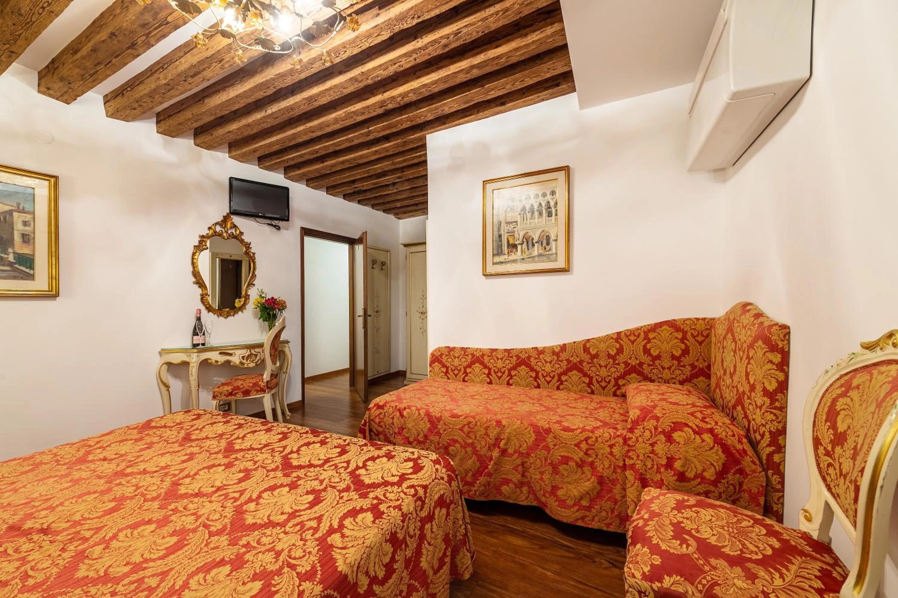 Photo of the whole room, Bed in Hotel Al Vagon