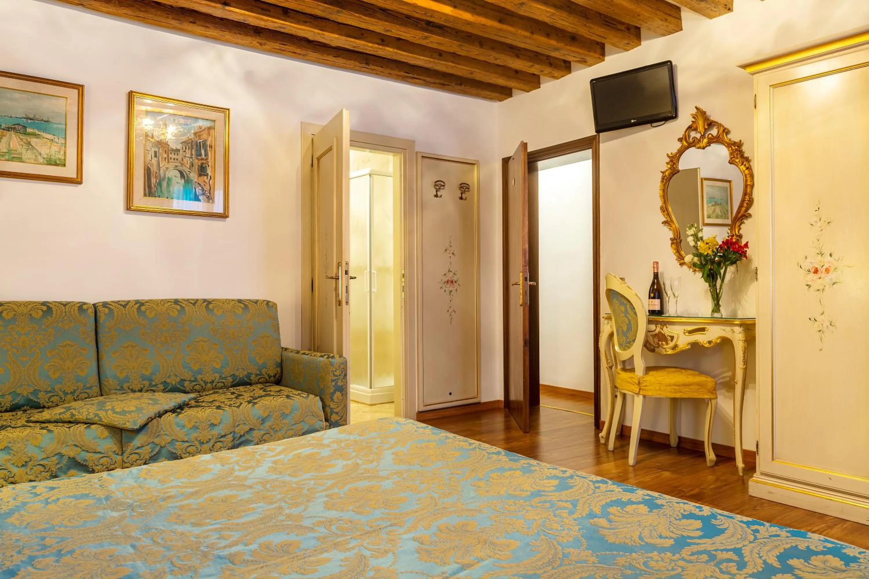 Photo of the whole room, Bed in Hotel Al Vagon