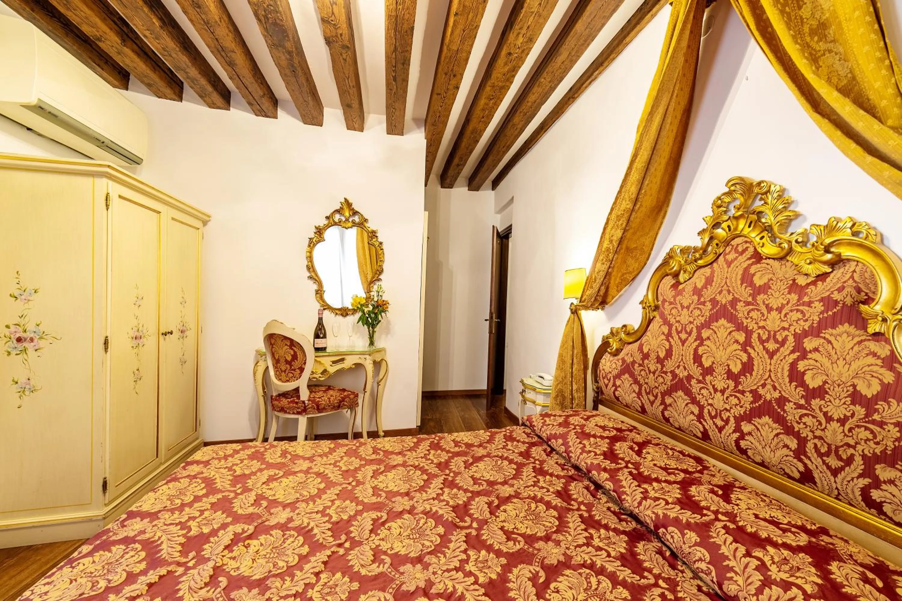 Photo of the whole room, Bed in Hotel Al Vagon