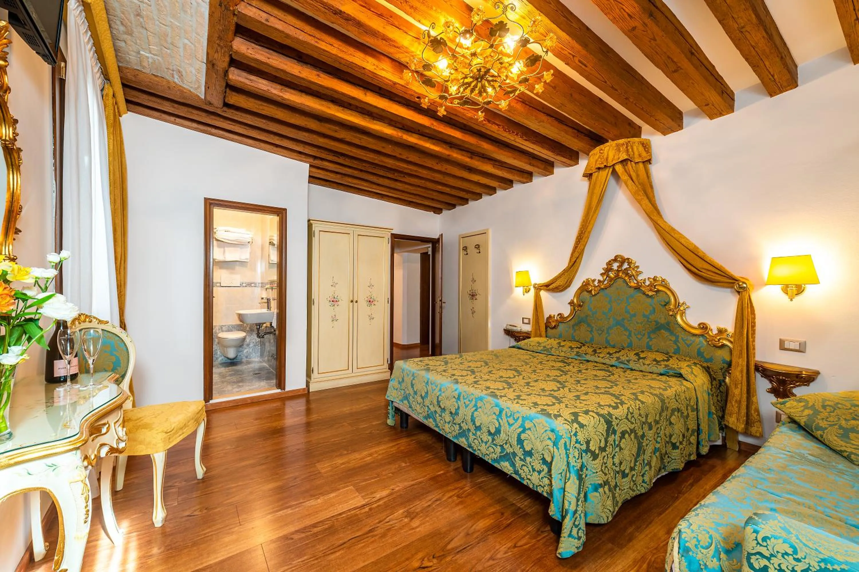 Bedroom, Bed in Hotel Al Vagon