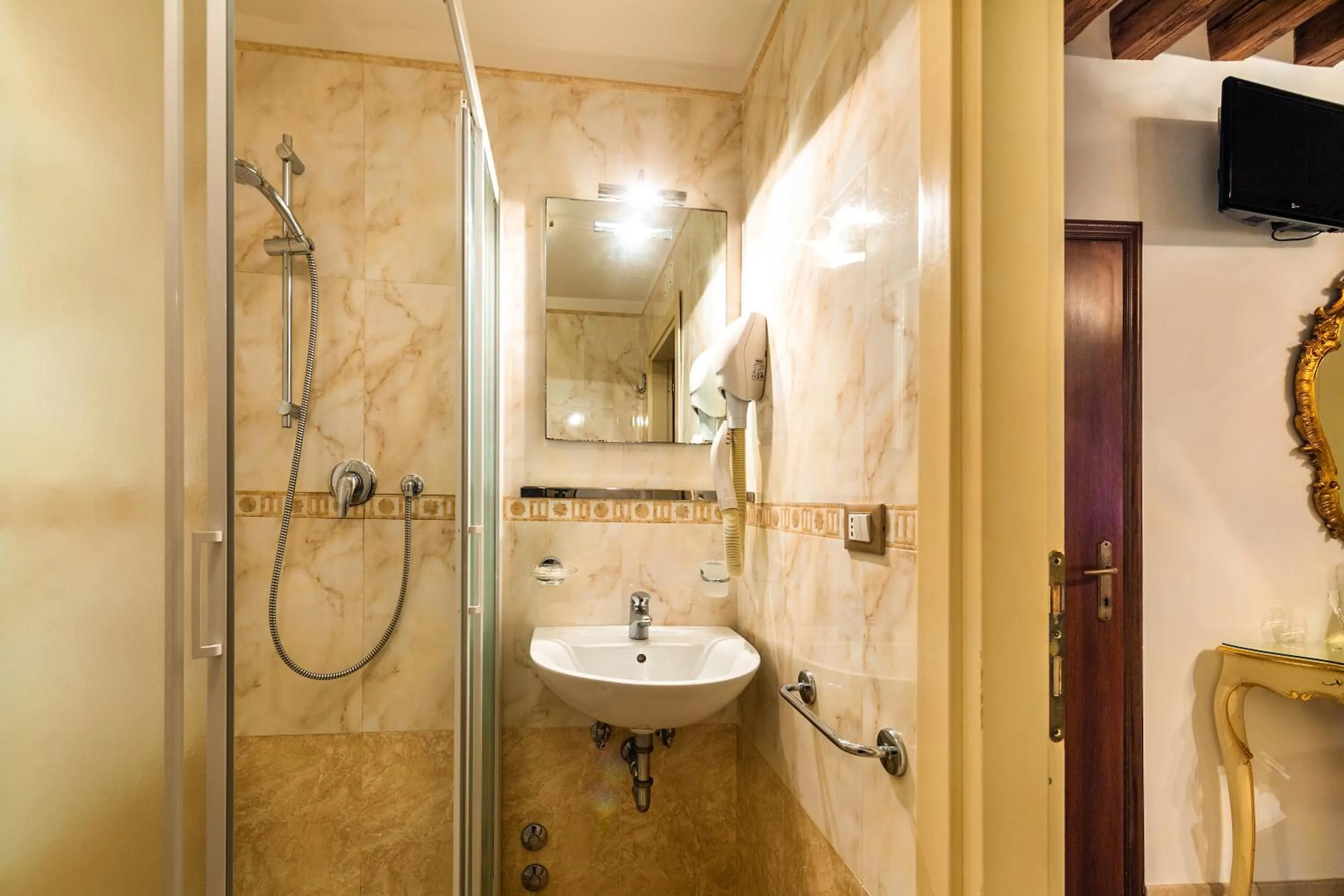 Bathroom in Hotel Al Vagon