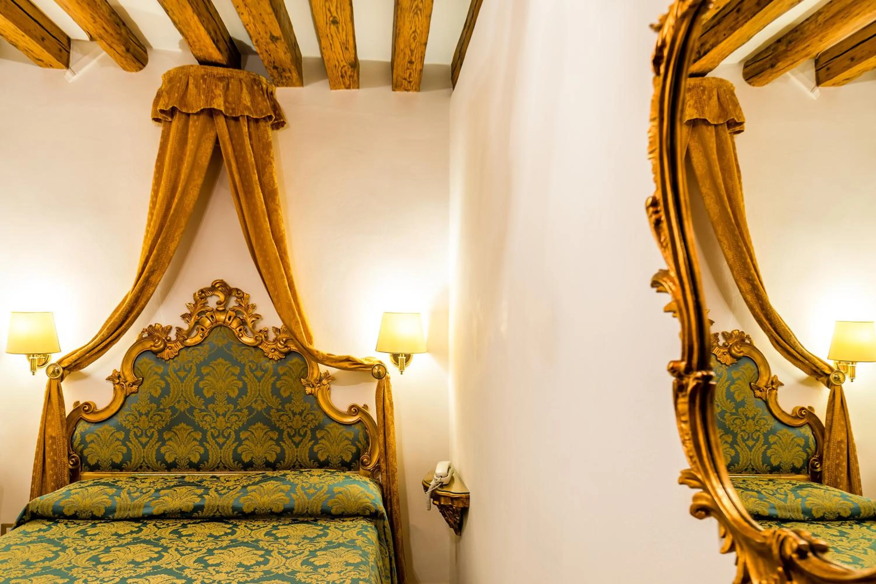 Bed in Hotel Al Vagon