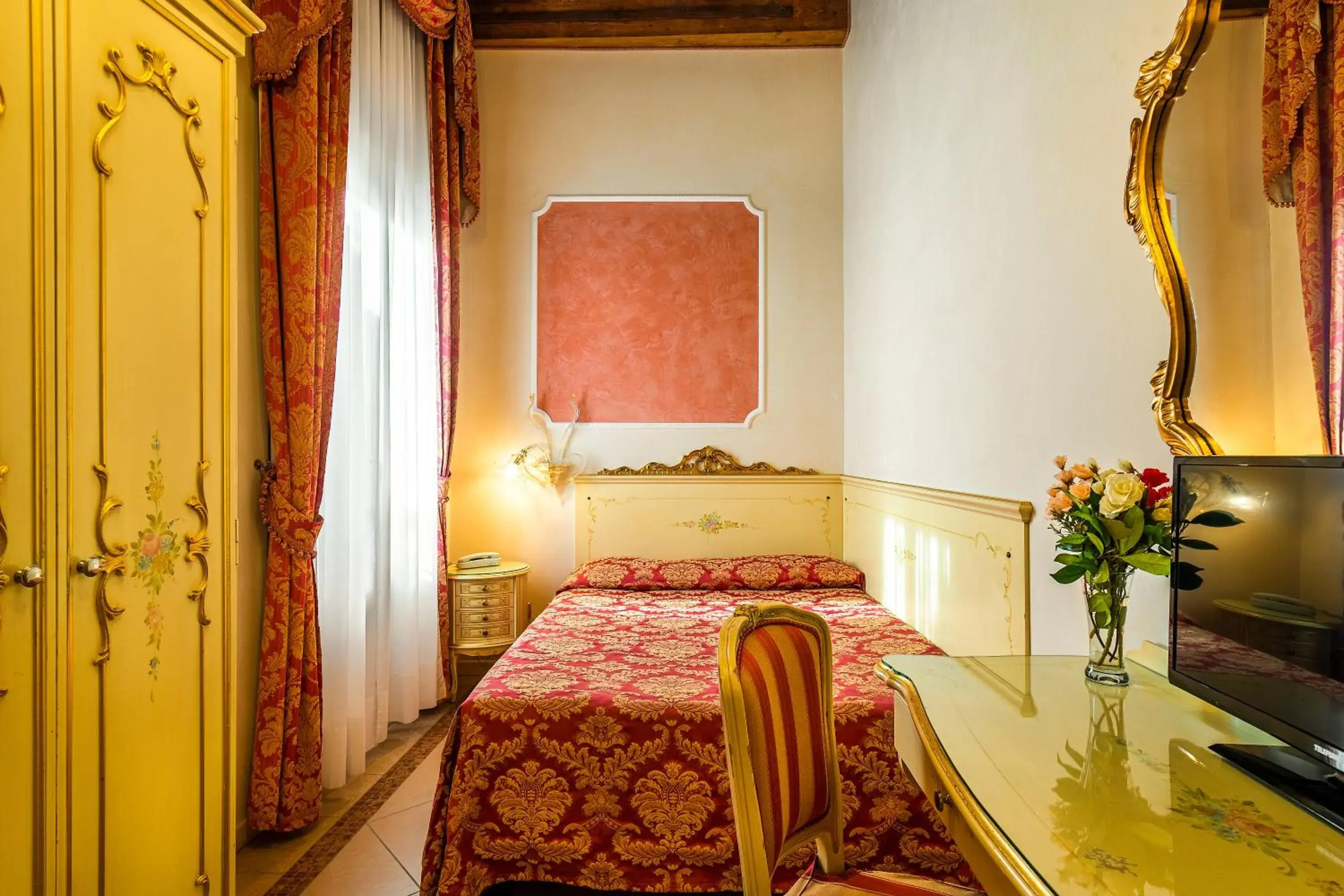 Economy Double Room in Hotel Al Vagon Economy Double Room in Hotel Al Vagon